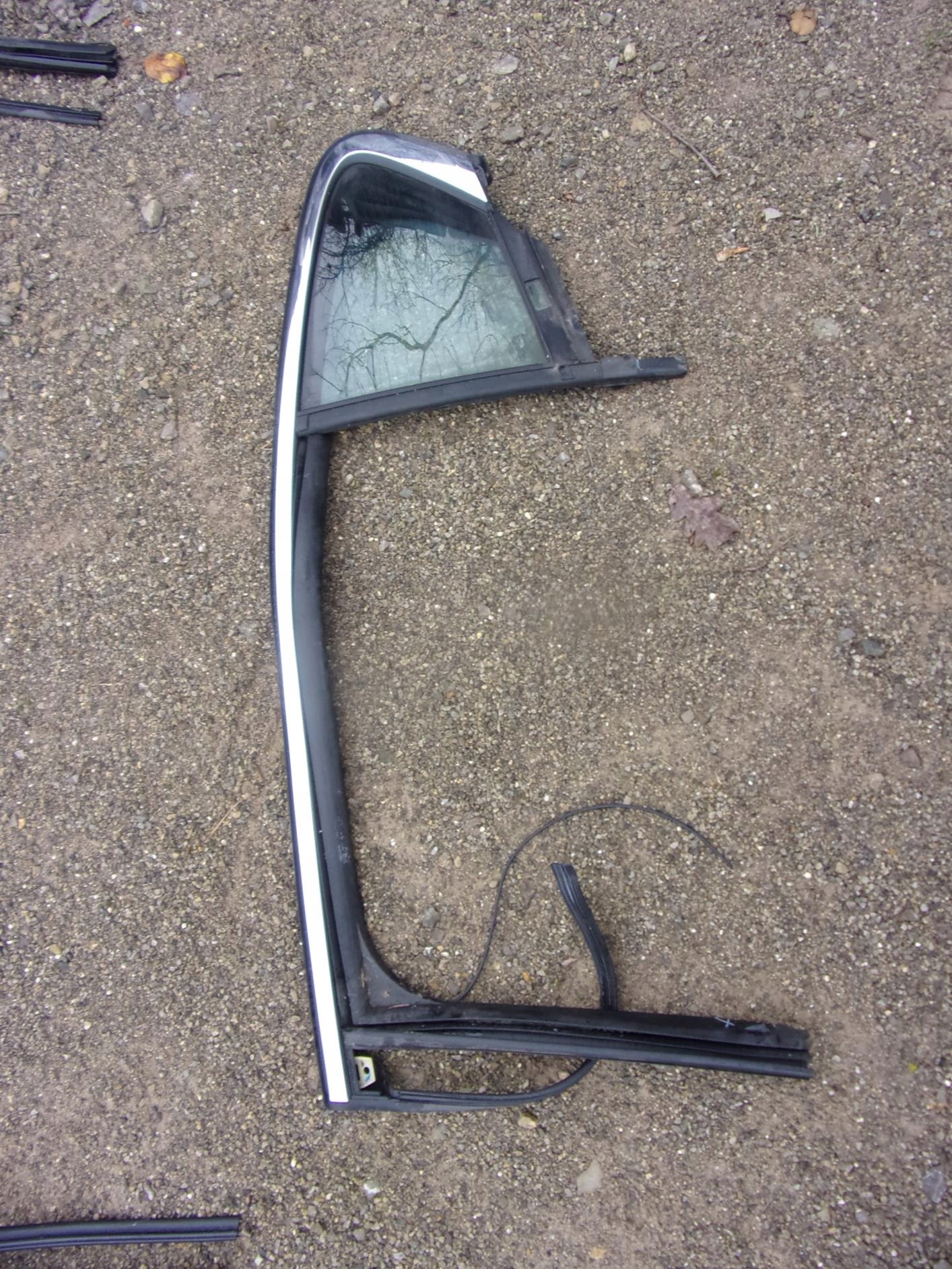 FORD FOCUS MK4 USZCZELKA SZYBA TYŁ TYLNA LEWA