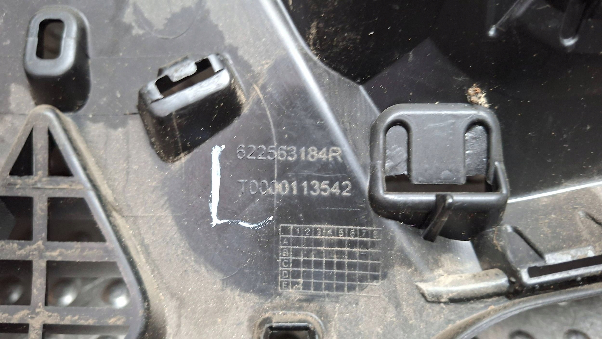 příčka maska nárazníku předek 622563184R RENAULT CLIO IV 2012