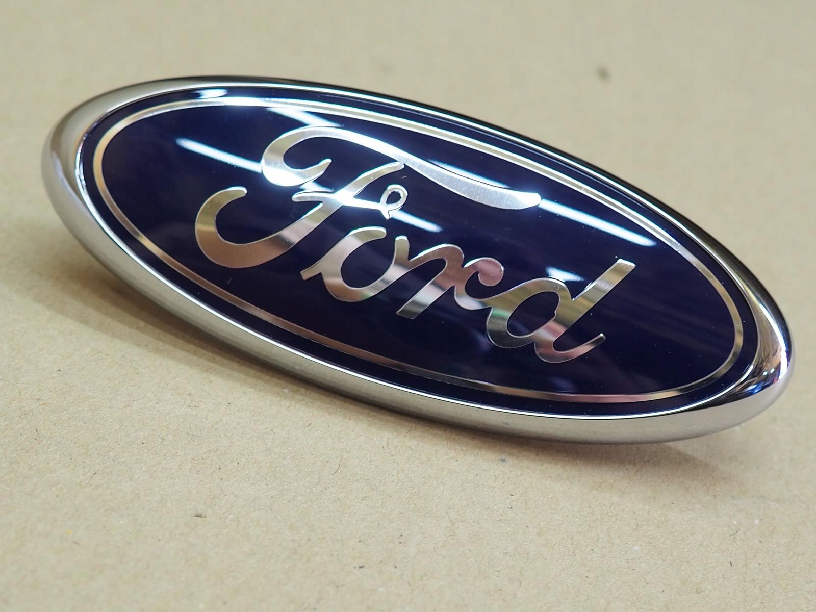 ZNACZEK LOGO FORD PRZÓD FIGO / KA+ _ 5346662 _ 8A39-A425A52-BA