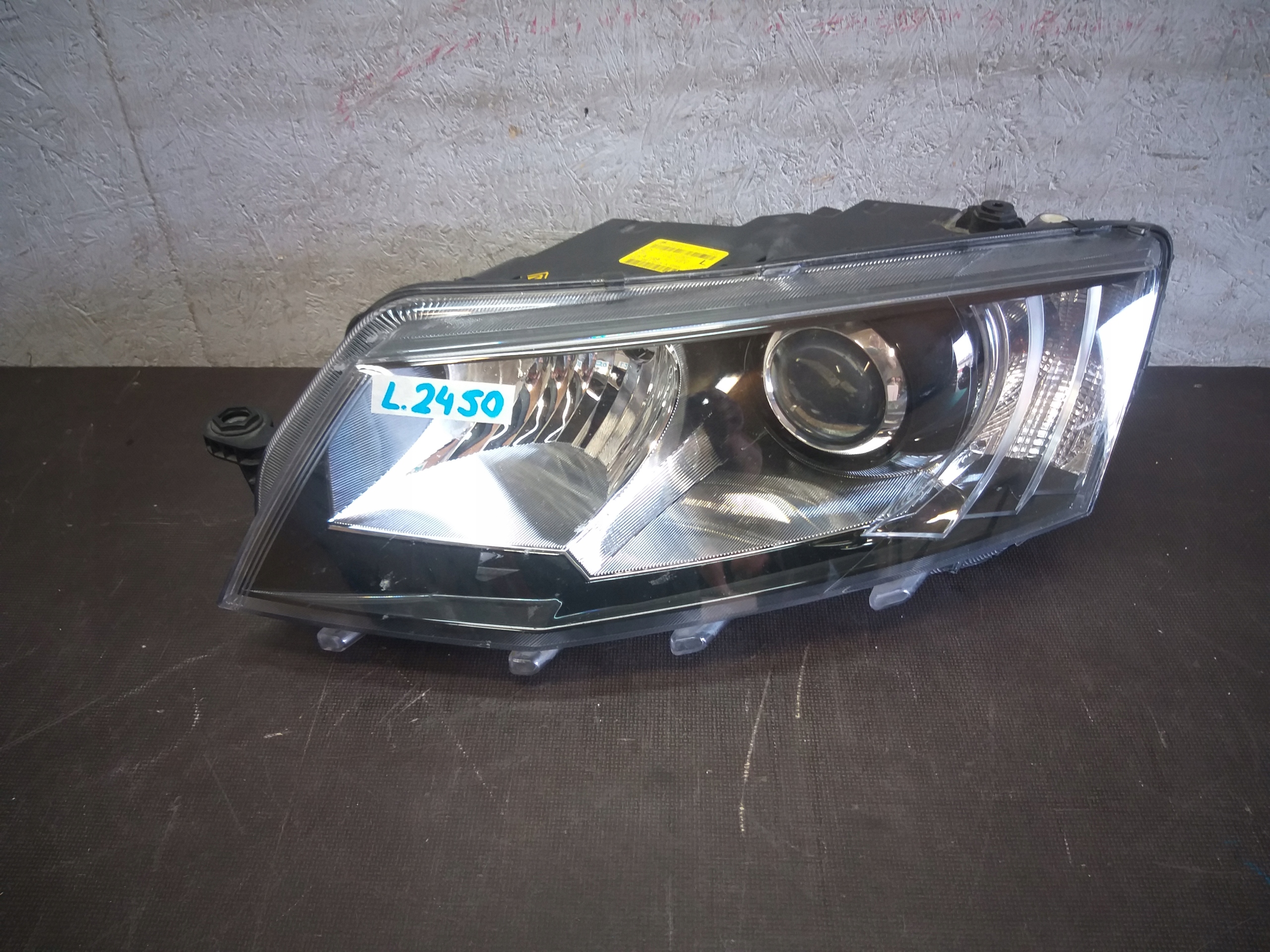 LAMPA LAMPY PRZÓD SKODA OCTAVIA III 3 XENON 5E1941 Wersja Europejska