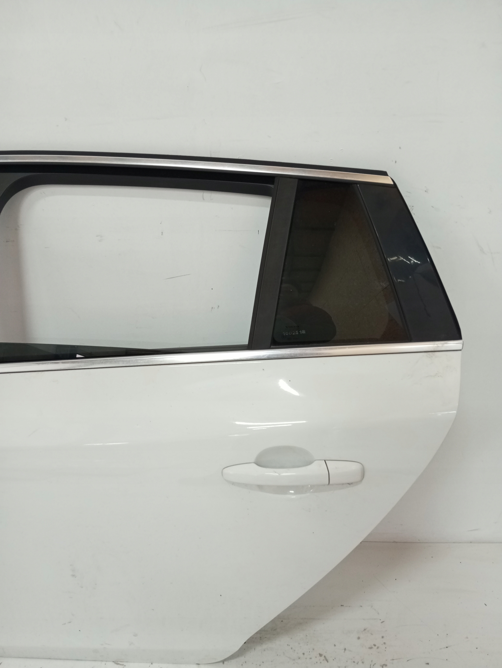 door left rear. VOLVO V60 11R