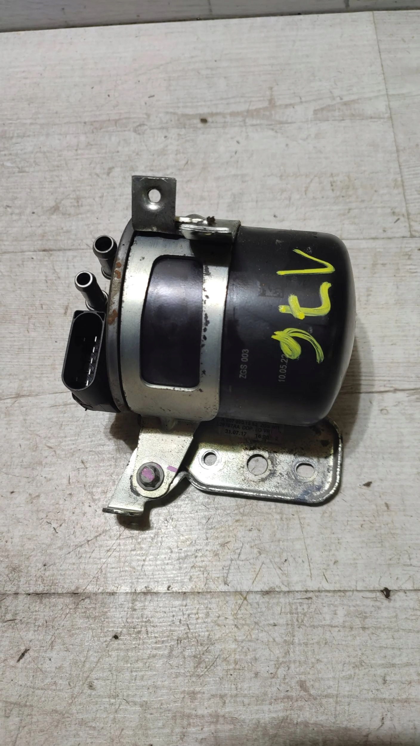 Mercedes-Benz A W176 2017 filter goriva