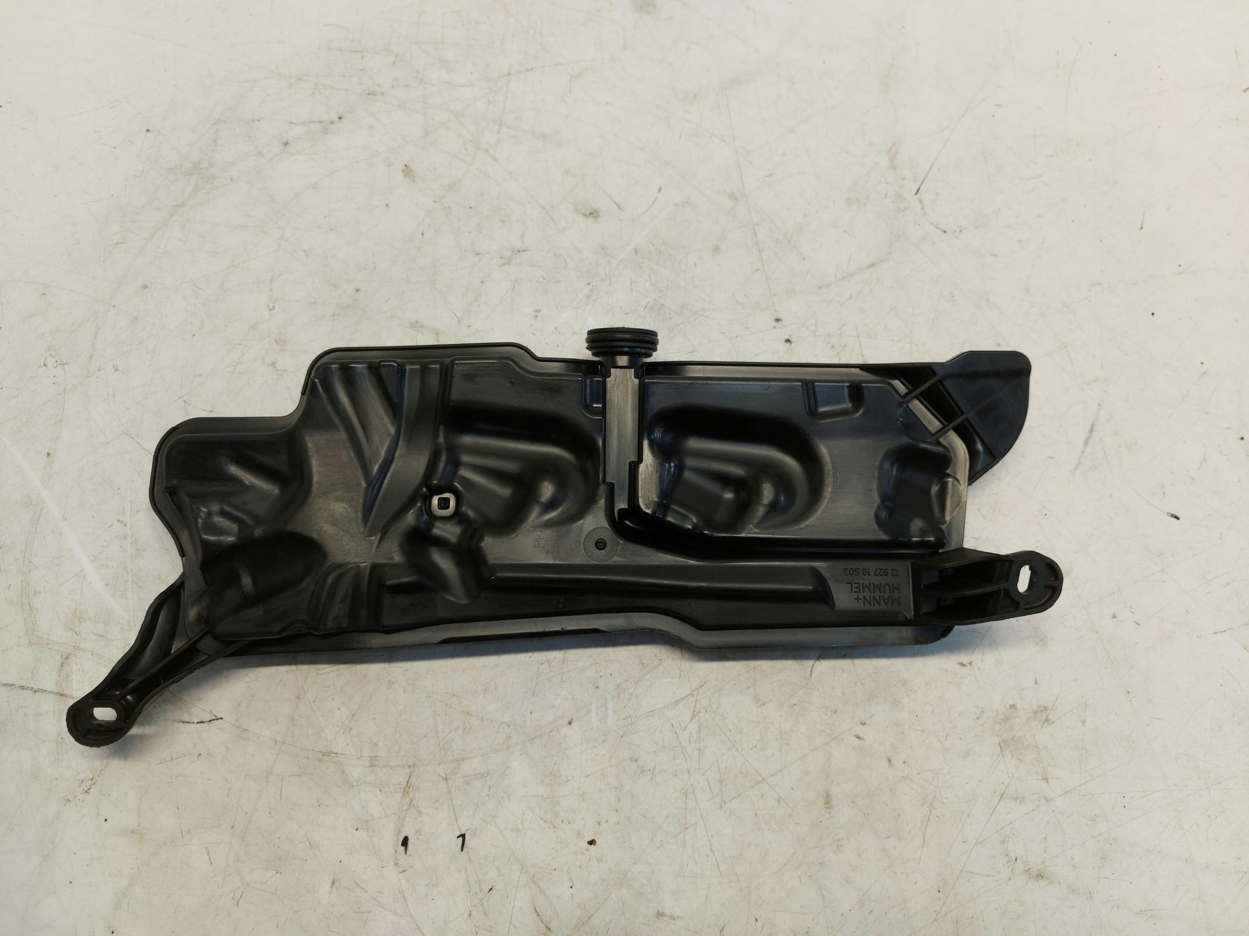 BMW U06 220d REZONATOR Gehäuse luft 8471996
