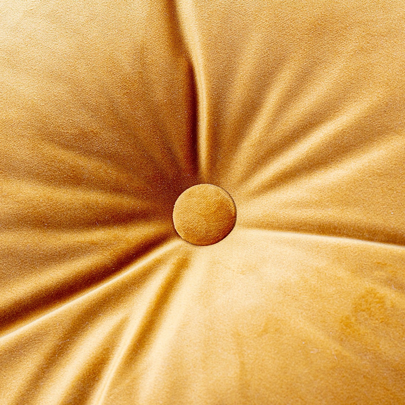 Dekoria Poduszka okrągła, welur - miodowy Marka Dekoria