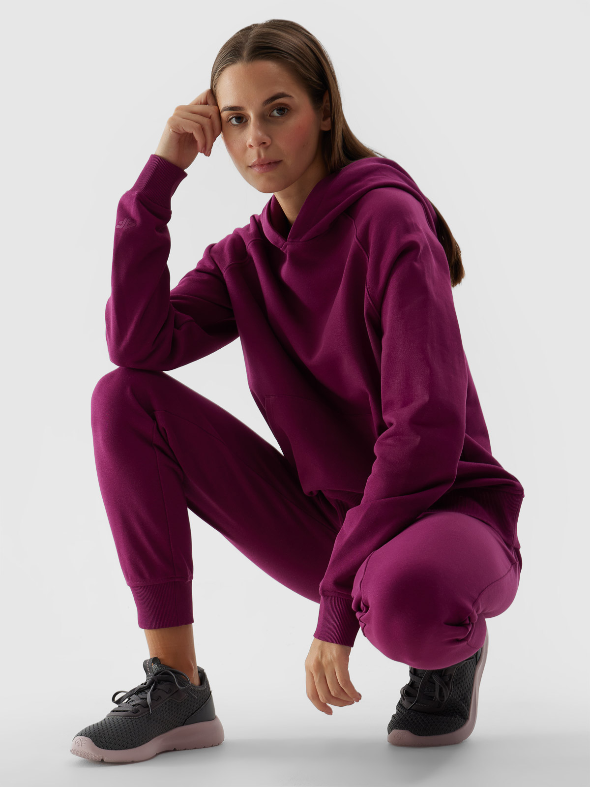 4F BLUZA DAMSKA DRESOWA NIEROZPINANA Z KAPTUREM SS24 Marka 4F