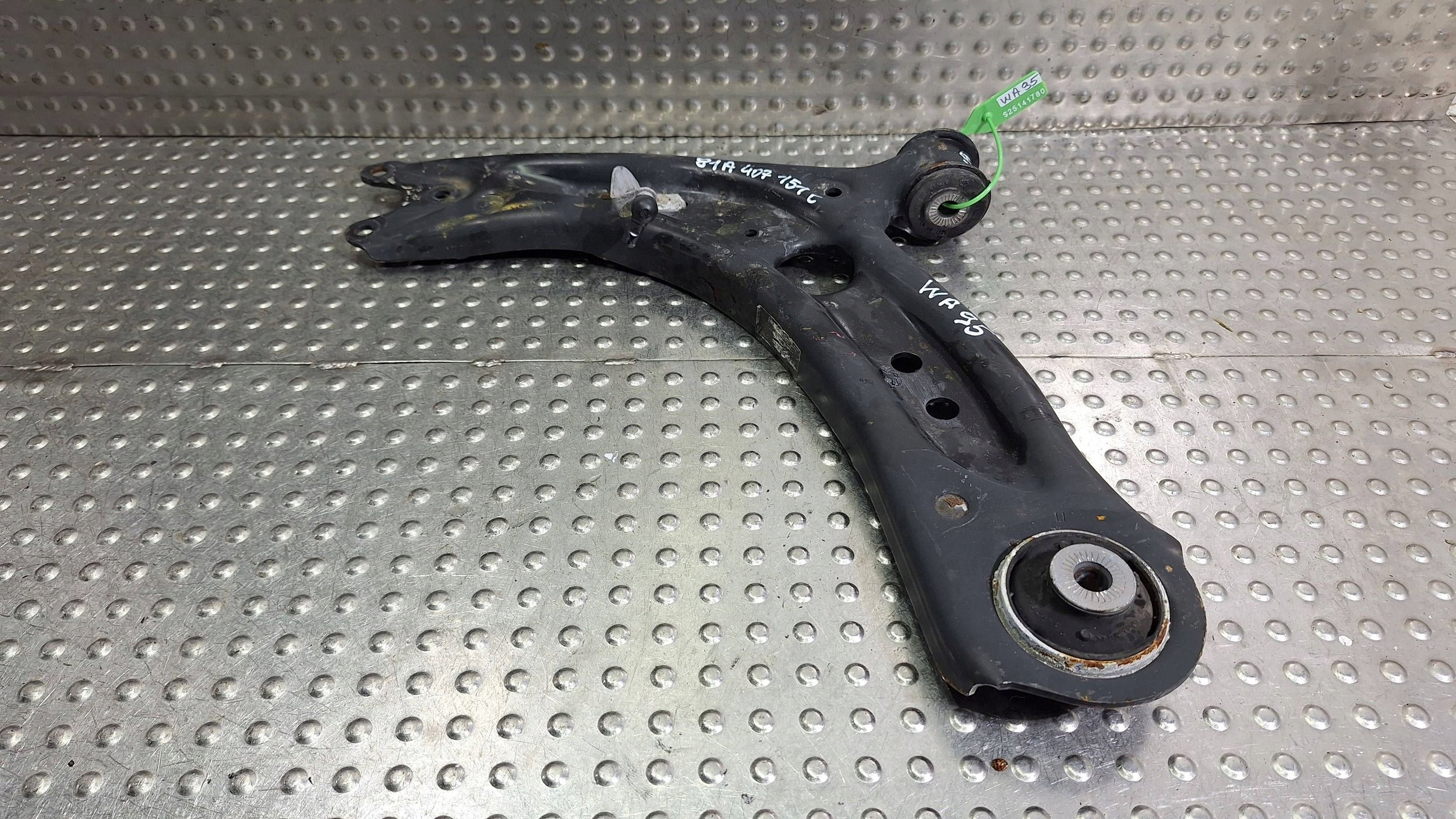 Querlenker links vorne 81A407151C AUDI Q2 81A 2016
