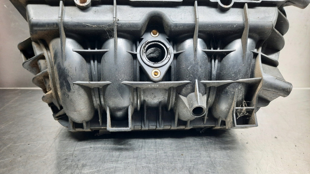 коллектор Впускный 09129714 opel CORSA C 1.2b