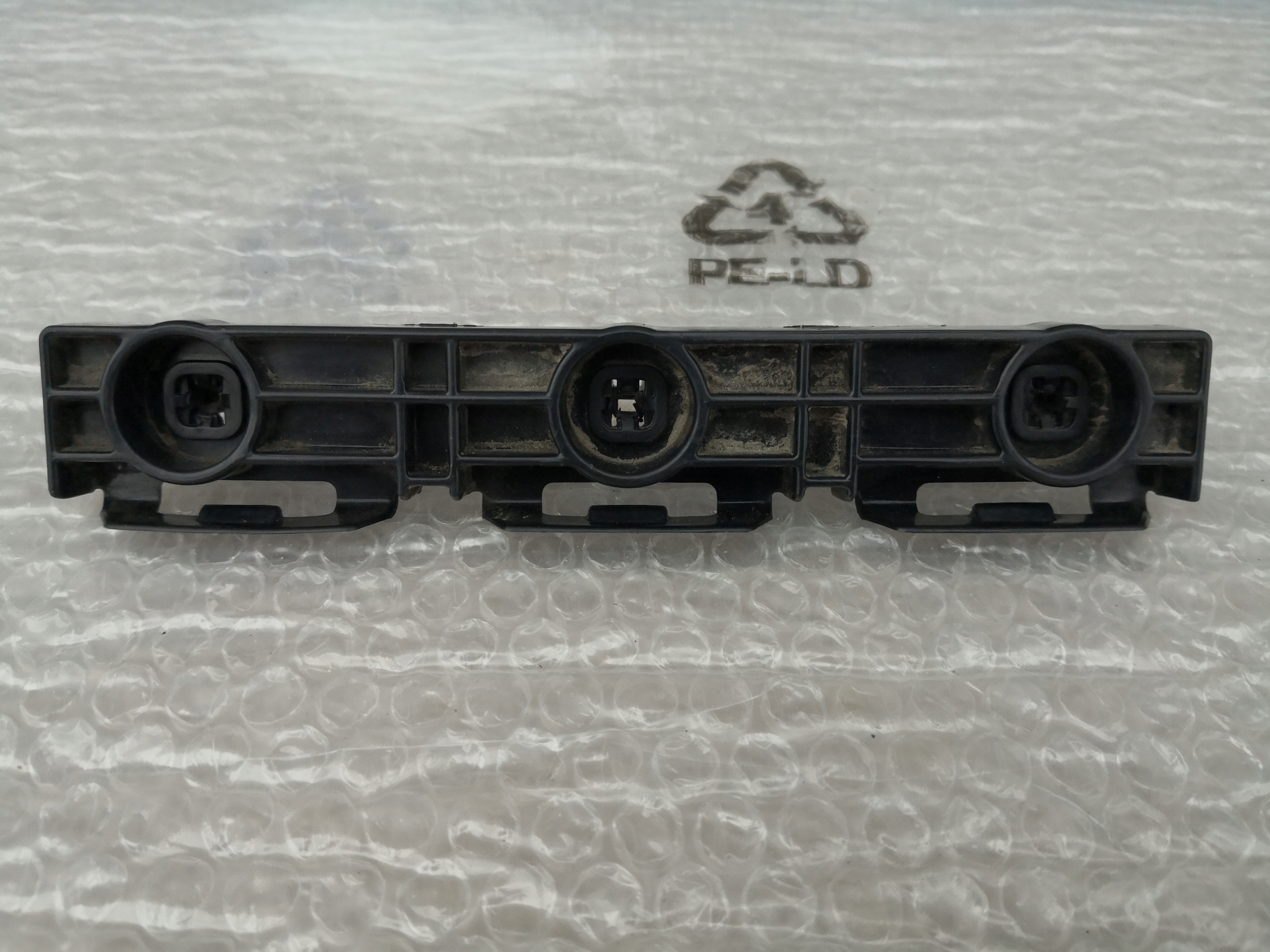 TESLA S ŚLIZG MOCOWANIE PROGU TYŁ 1003691-00-B Producent części Tesla