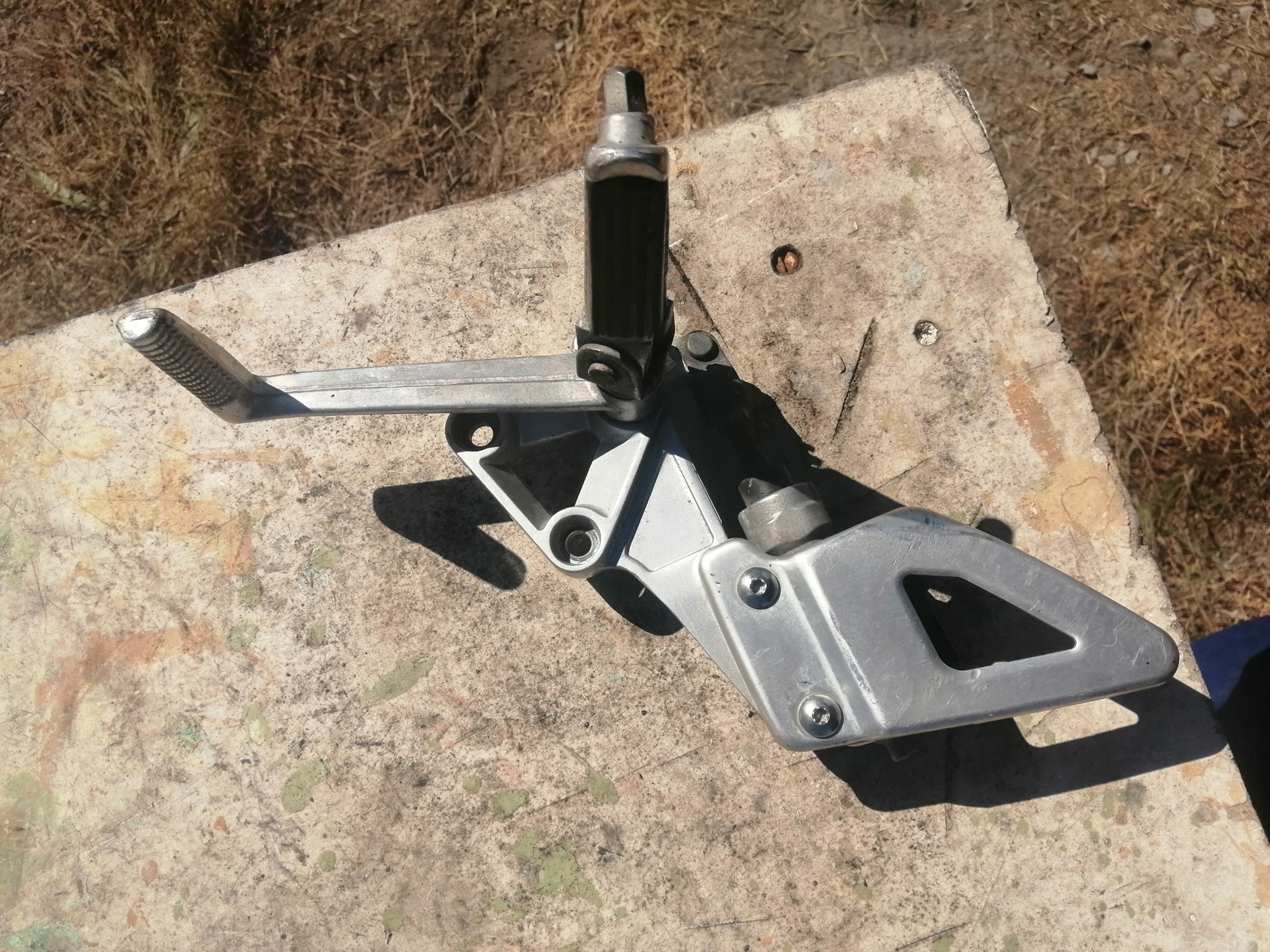 E4r5tdc4dsexe2fsd - Suzuki SV 650 98-02 набор для ног правый передний насос