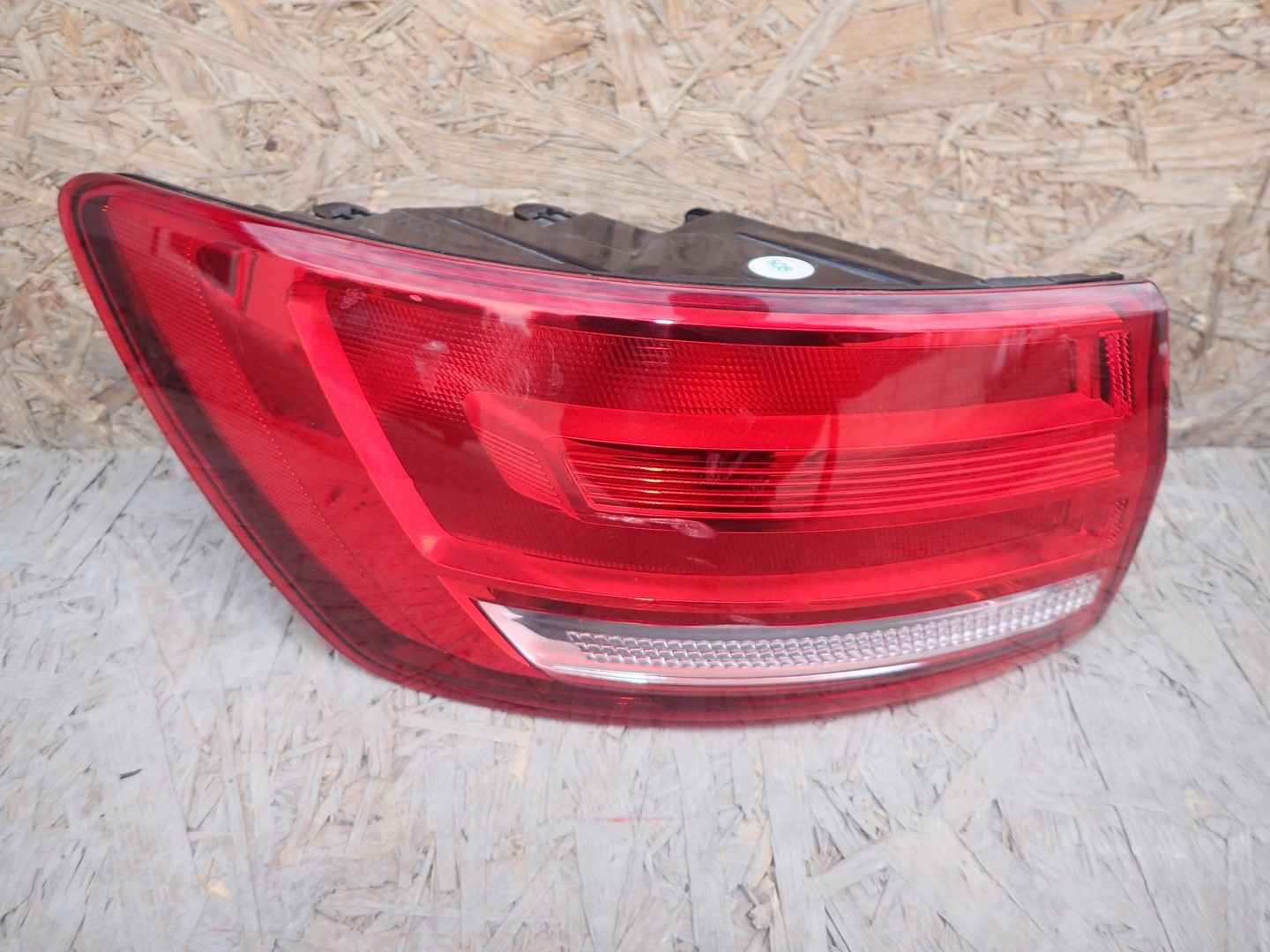 Audi A4 B9 универсал фонарь левый 8W9945069