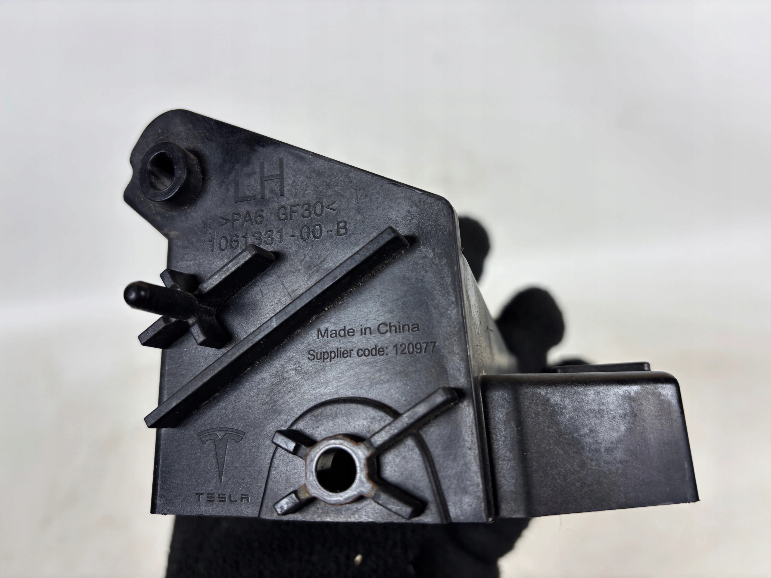Tesla S Halter Leuchte 10613301-00-B