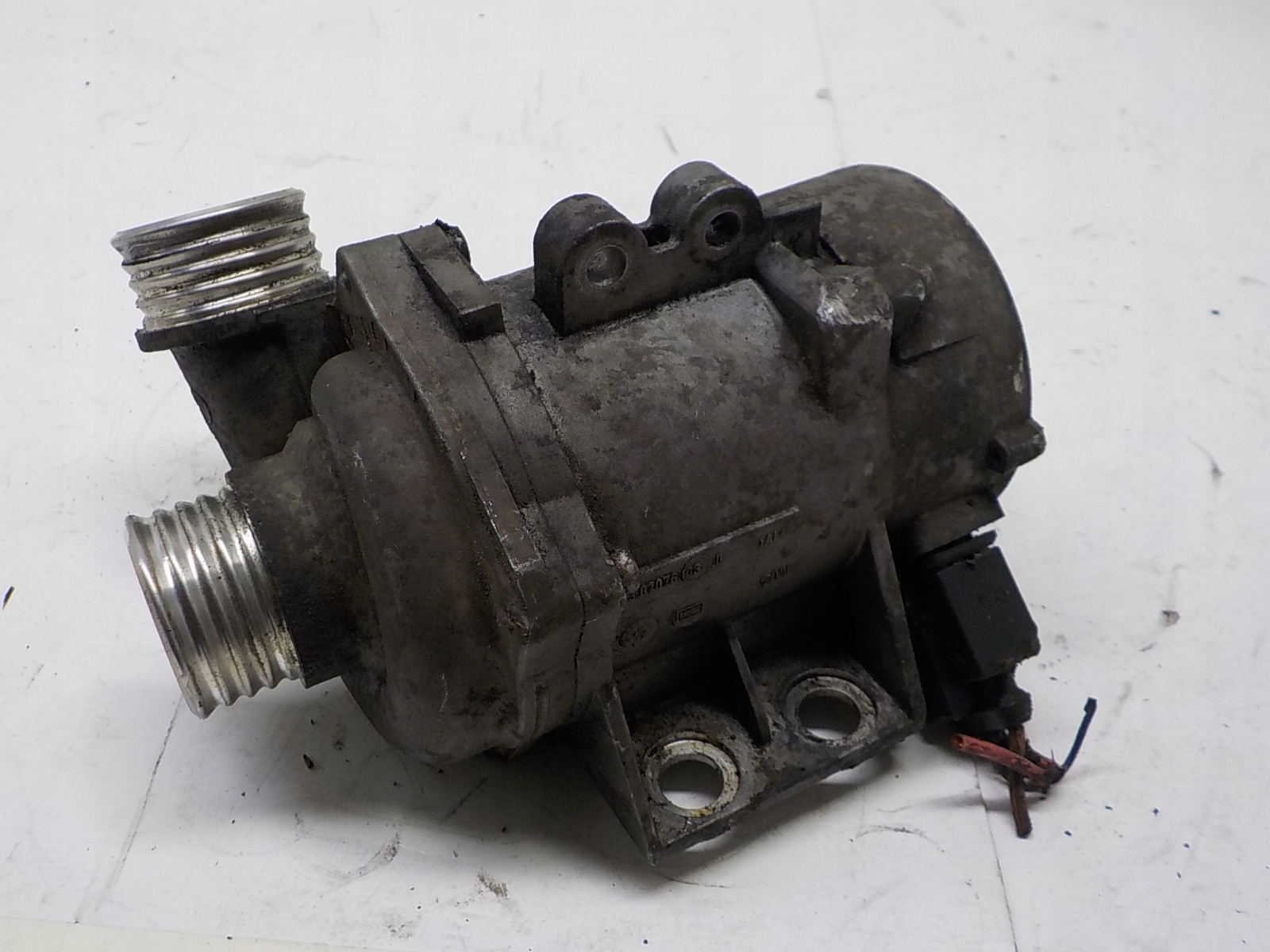 BMW 1 E87 3 E90 electrical water pump 7586924