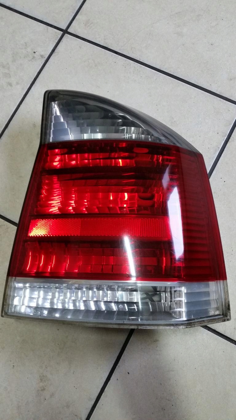 LAMPA TYŁ TYLNA PRAWA OPEL VECTRA C SEDAN HB GTS