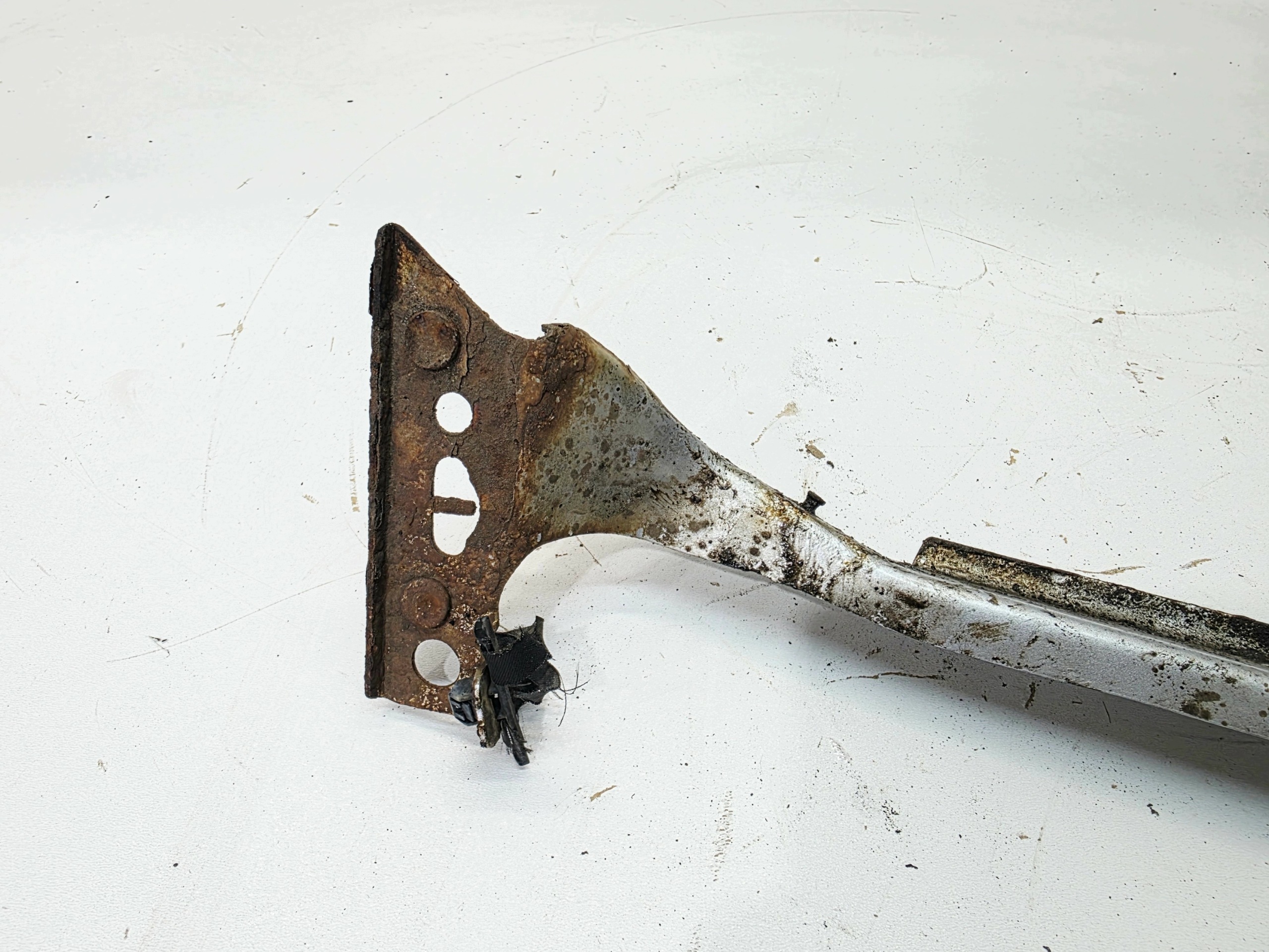 Console Support plaque Aile Droite Avant AUDI A4 B8 LIFT 8K0821136J 2/26