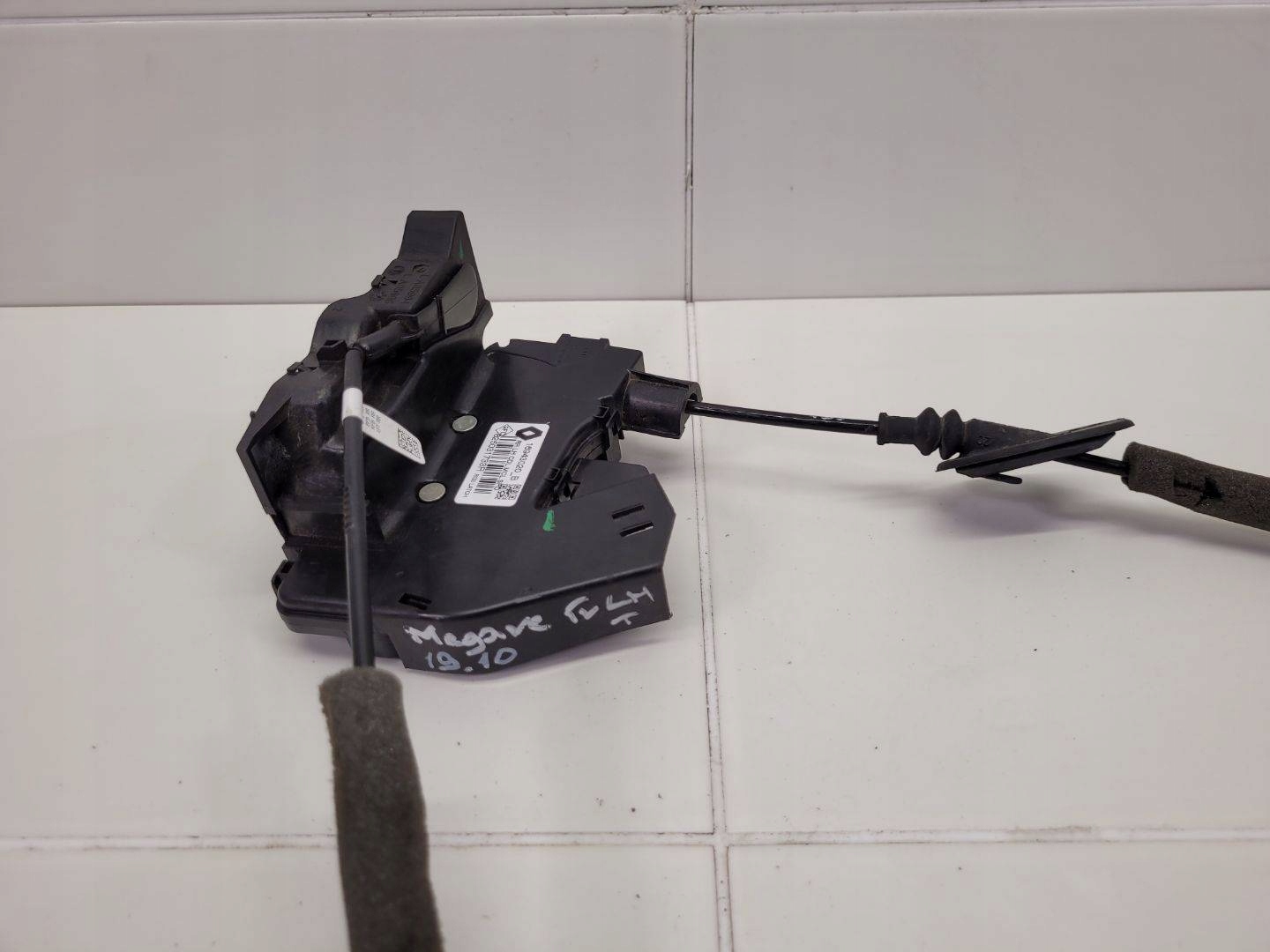 lock door rear part left side Renault Megane 4 2018 825031733R