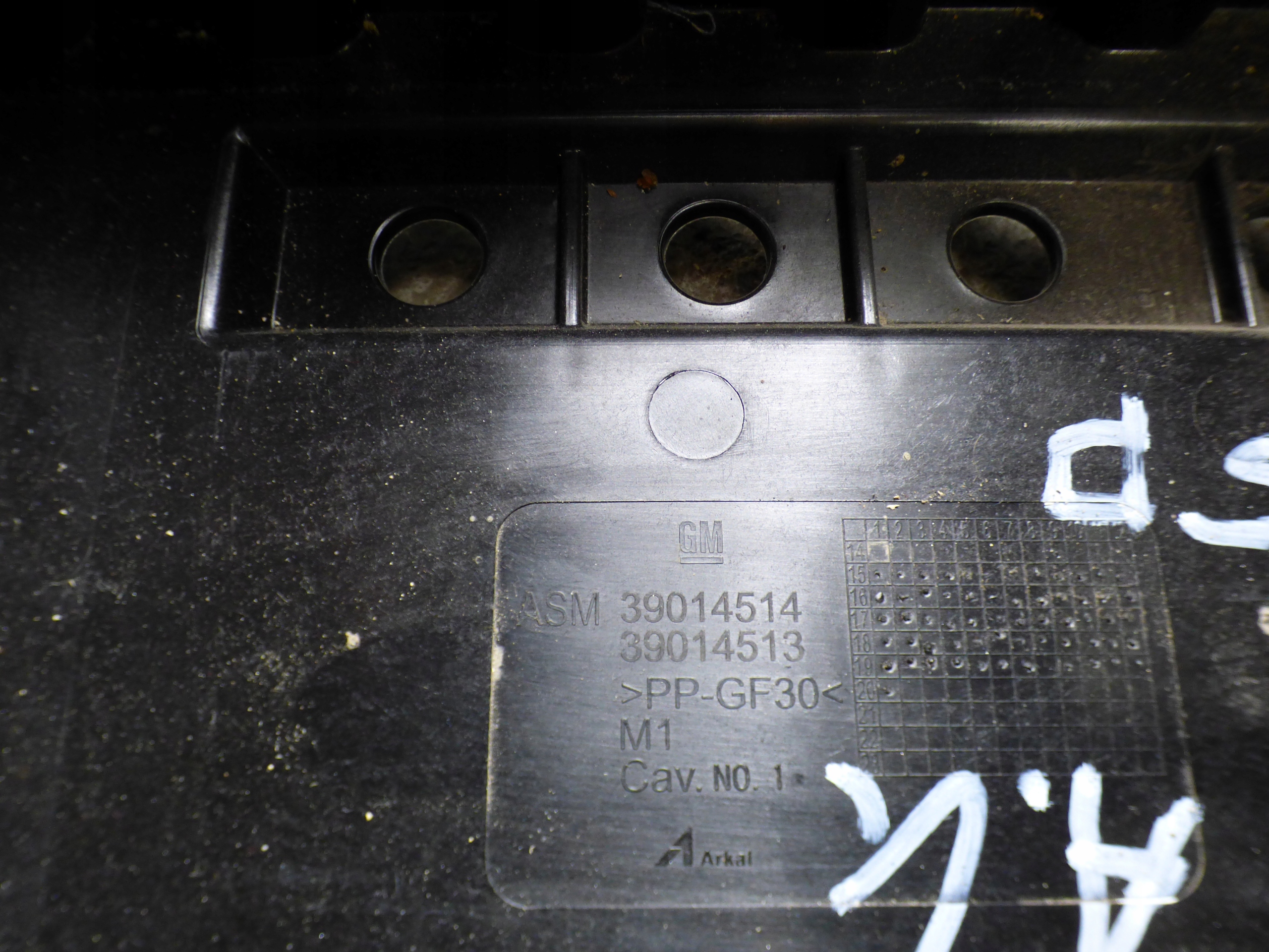 držač akumulatora 39014514 OPEL ASTRA K V KOMBI