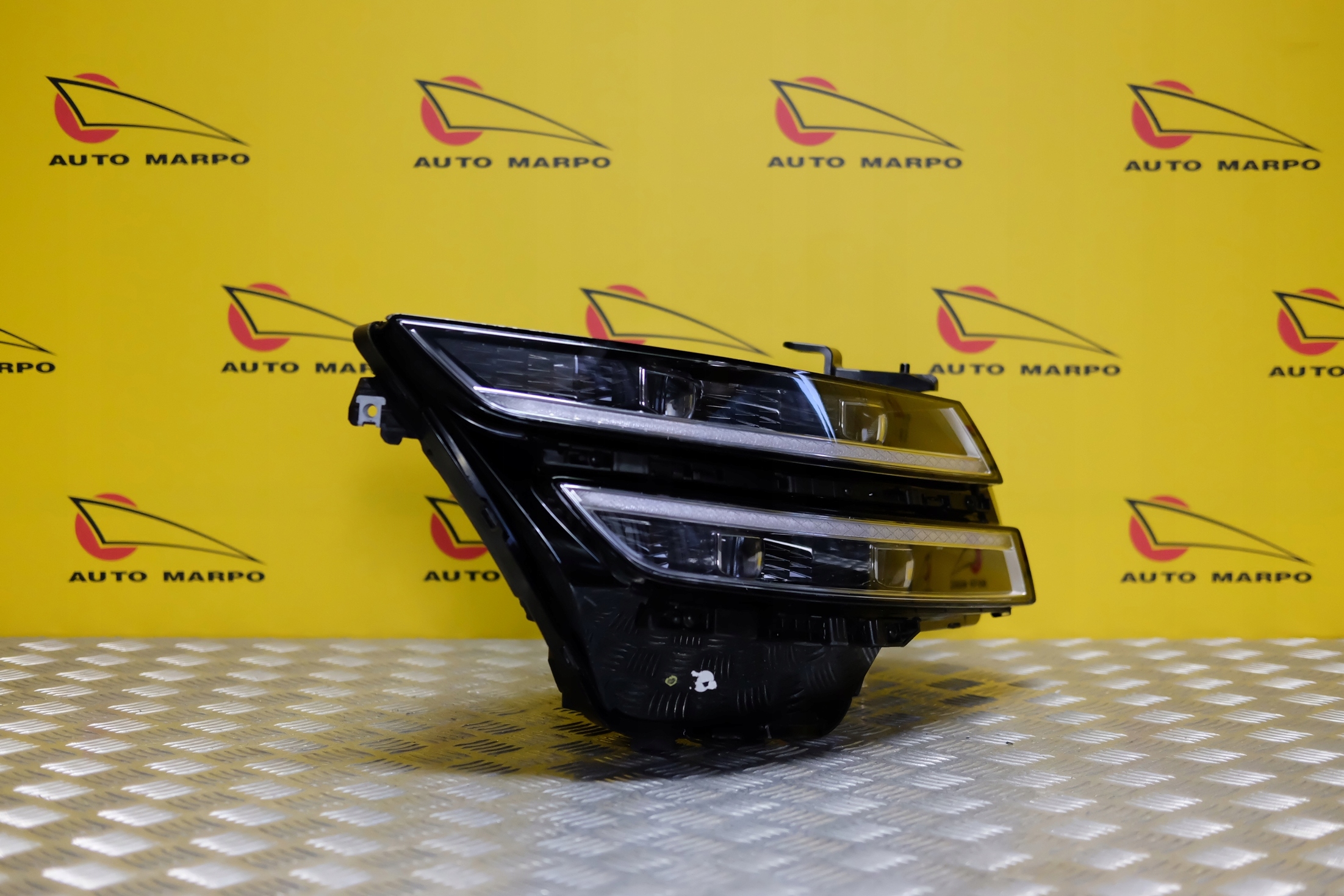 HYUNDAI GENESIS G80 2020- REFLEKTOR LAMPA LED R EU Numer katalogowy części BRAK NUMERU CZĘŚĆI