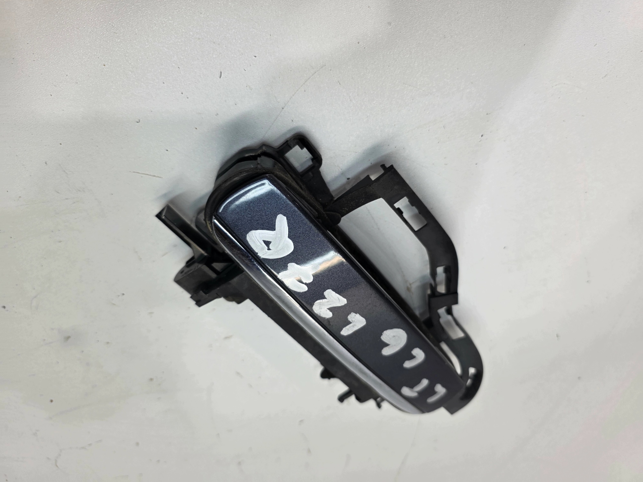 handle left rear part AUDI A6 C6 4F0837885 CHROM