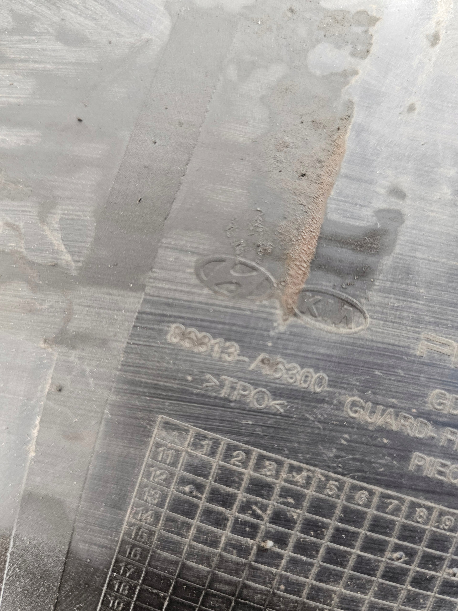 mudguard front left HYUNDAI I30 86813-A6300
