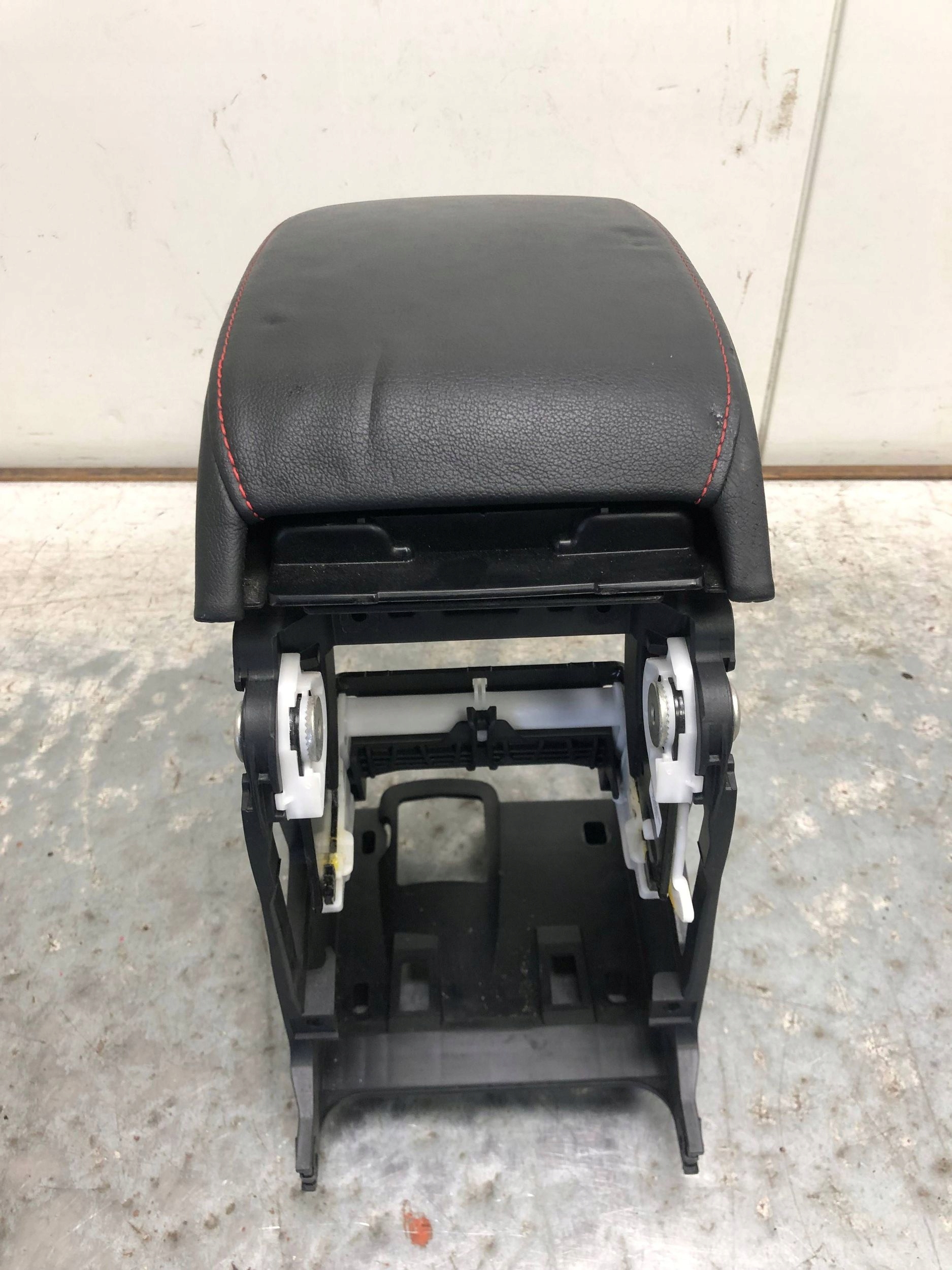 armrest leather SKODA OCTAVIA III VRS KOMBI 5E0864207