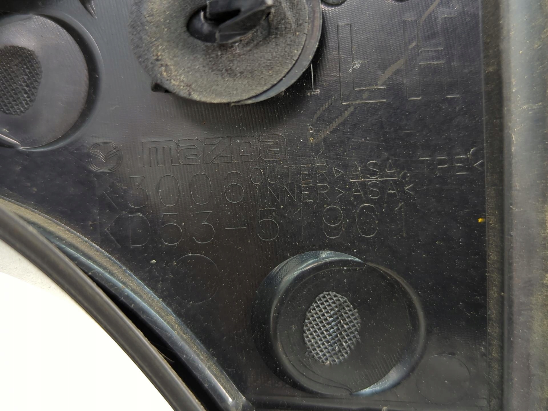 спойлер крышки багажника mazda 2018 KD53-51961 KD6 2