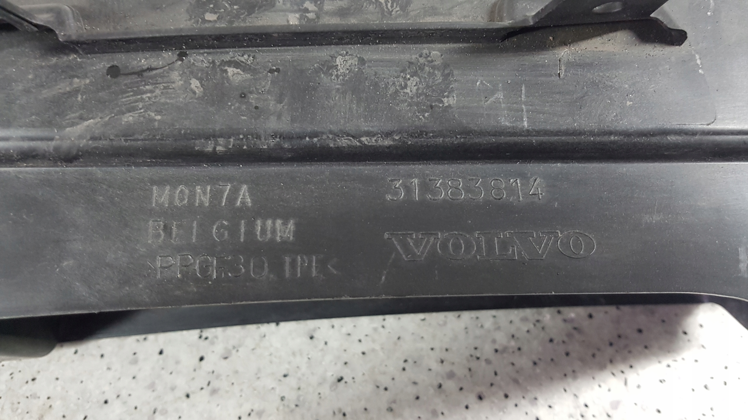 luftführung luftansaugkanal VOLVO V40 II 2012 - D 8992