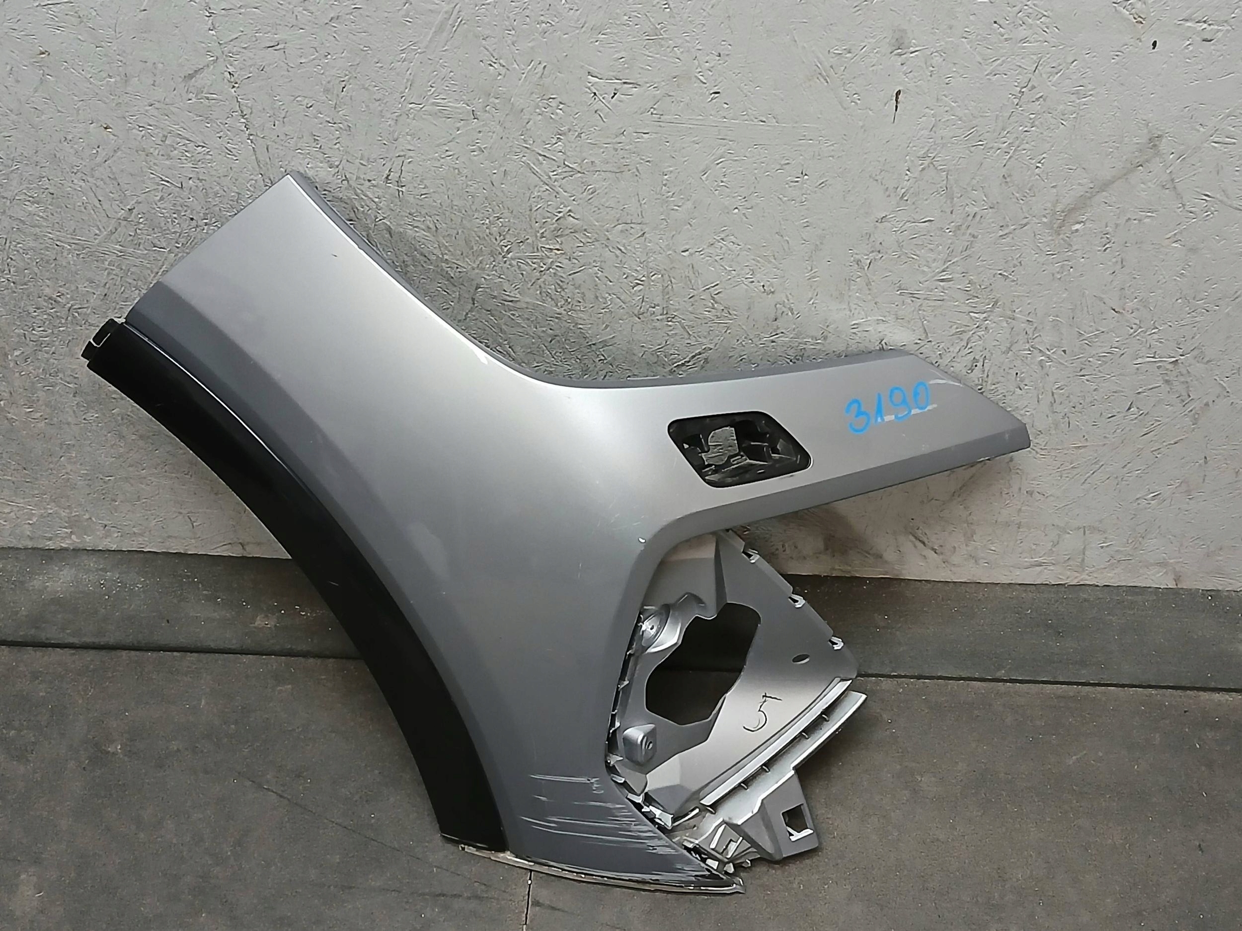 bumper front right corner AUDI Q4 E-TRON E TRON