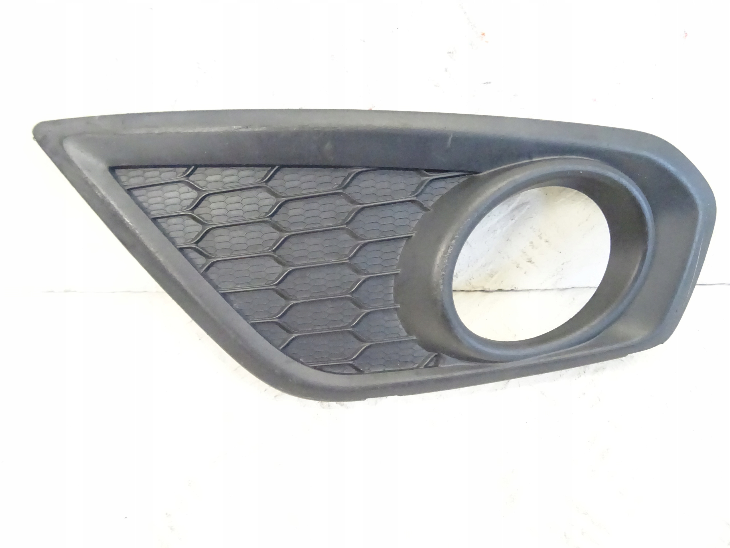 grid of a bumper front front right VOLVO C30 31298172