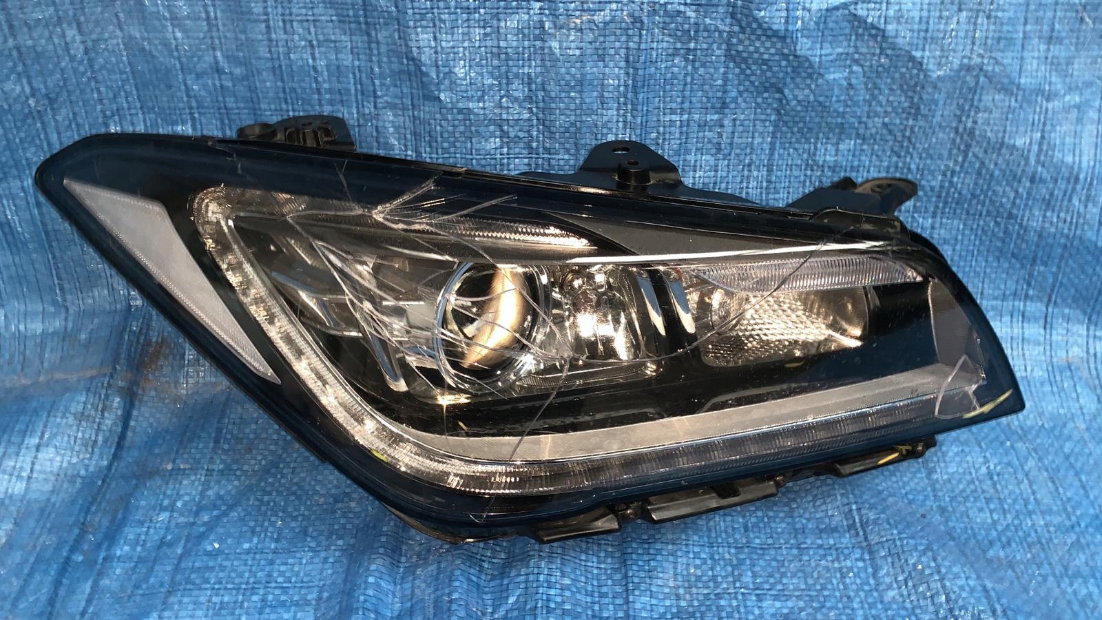 HYUNDAI GENESIS 2015- ФАРА КСЕНОН ПРАВИЙ ПЕРЕДНЯ