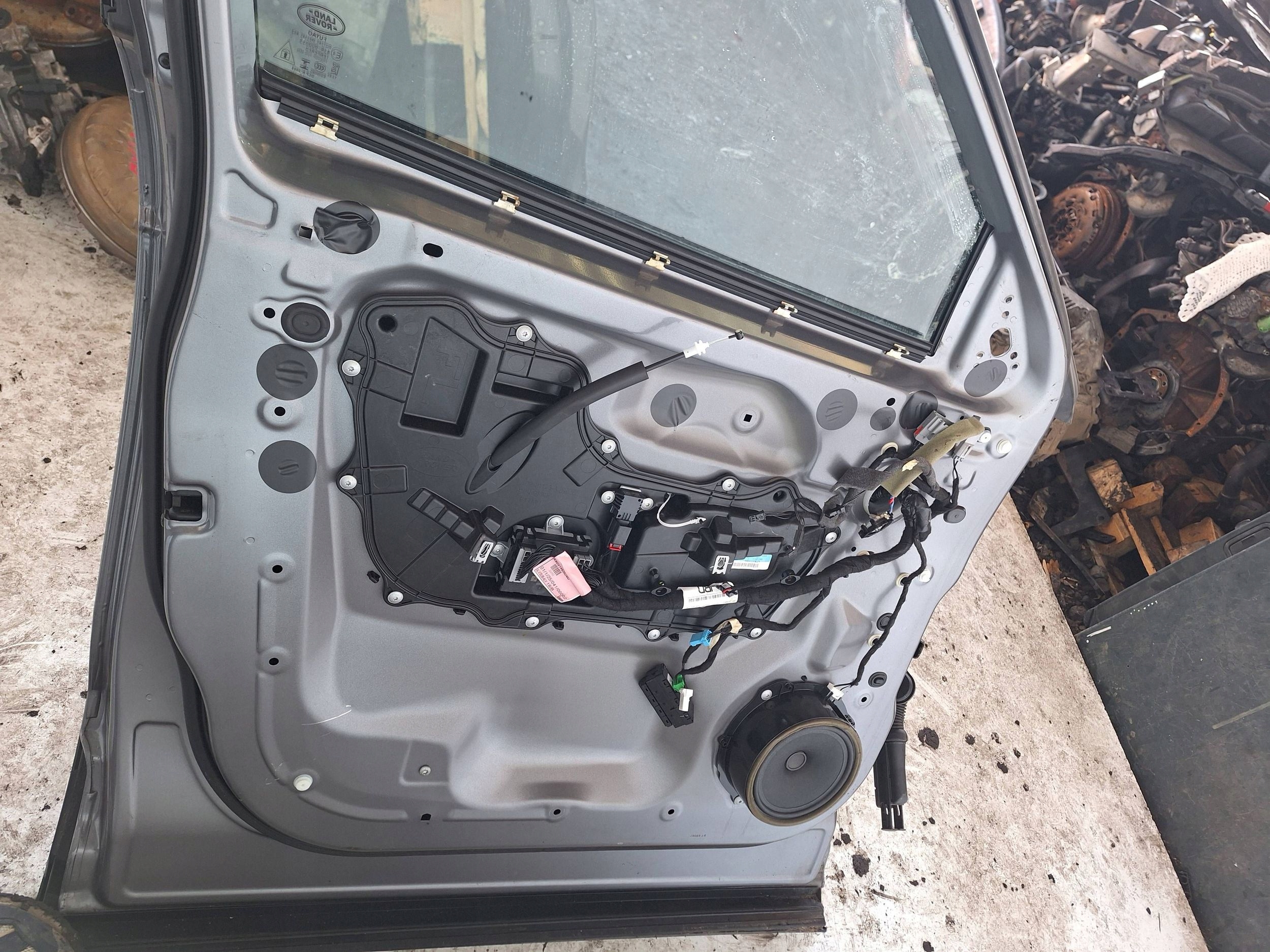 LAND ROVER EVOQUE II 19-25 dveře levý předek EIGER GREY