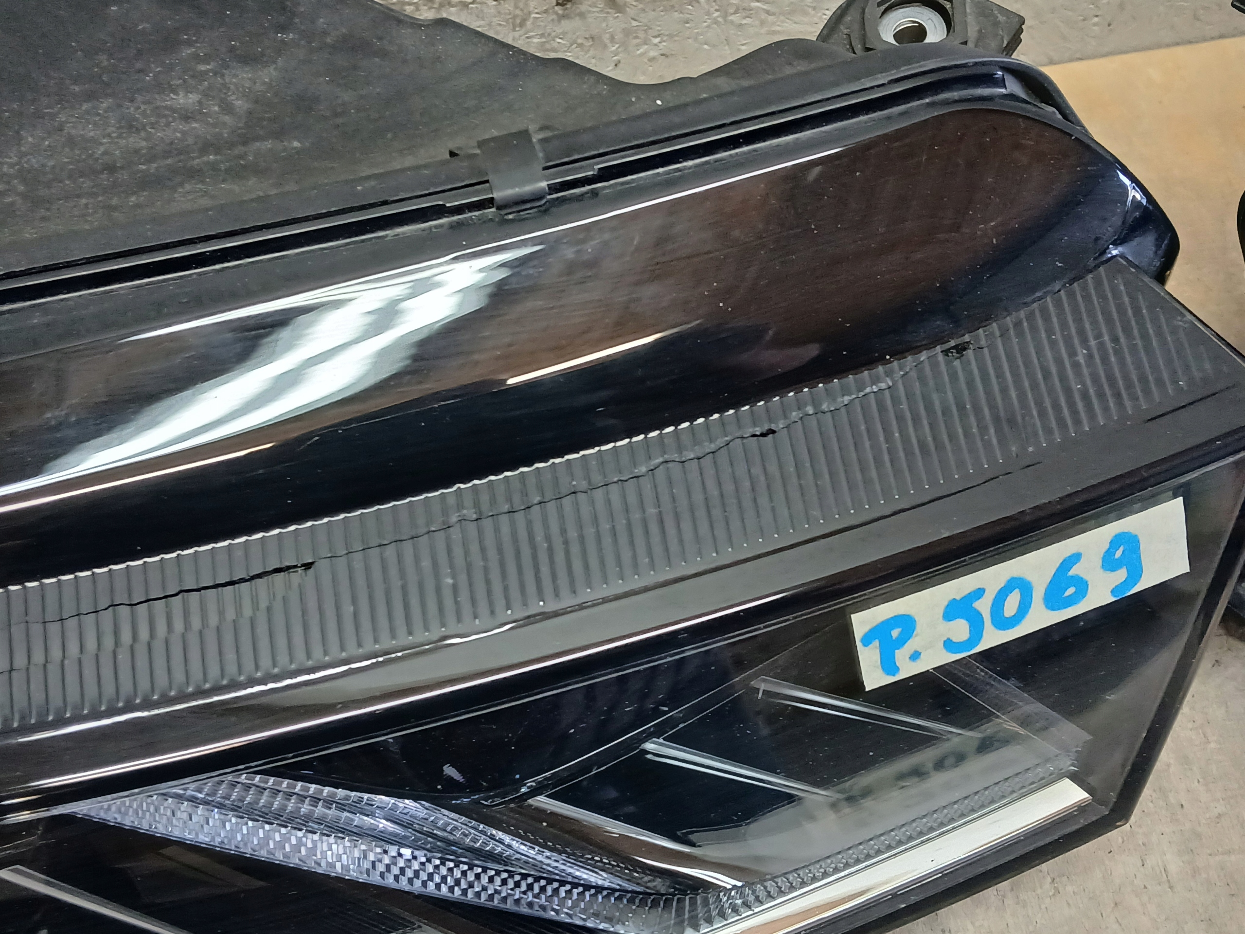 light lights front right left SKODA OCTAVIA IV 4 FULL LED 5E4941015A