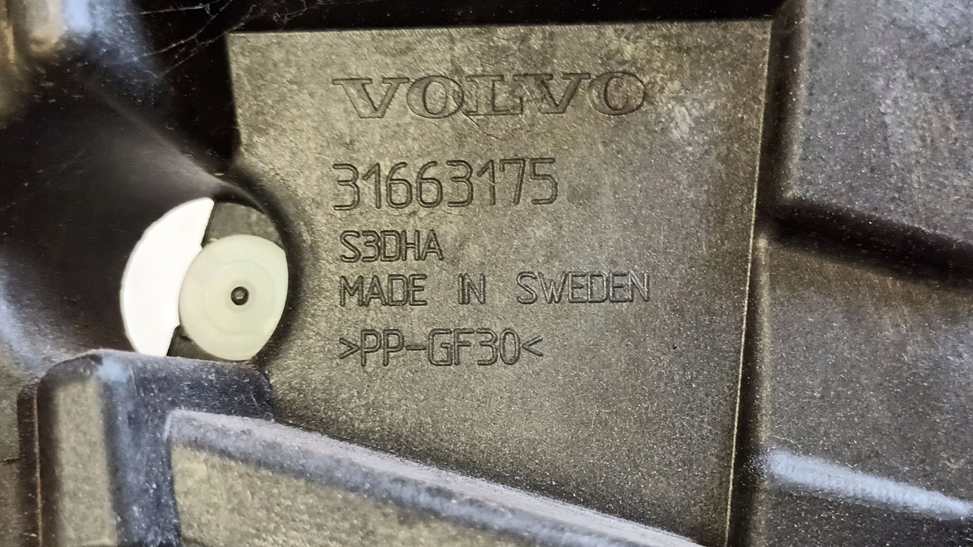 rechts oder links stoßstangenführung hinten VOLVO XC90 2014->