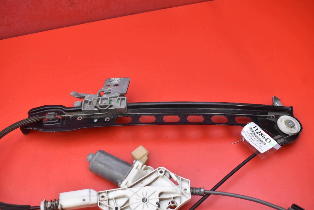 window regulator right rear part A2198200642 MERCEDES CLS C219 04-10