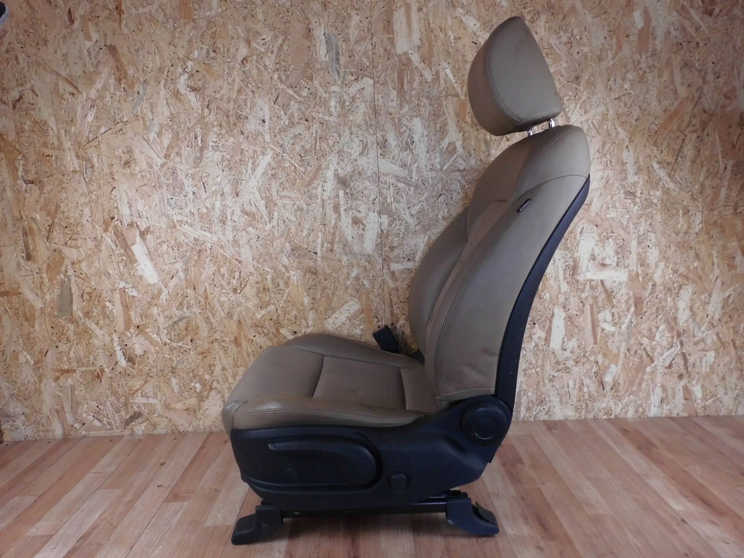 KIA Sportage IV seat sitting place left front driver´s front left