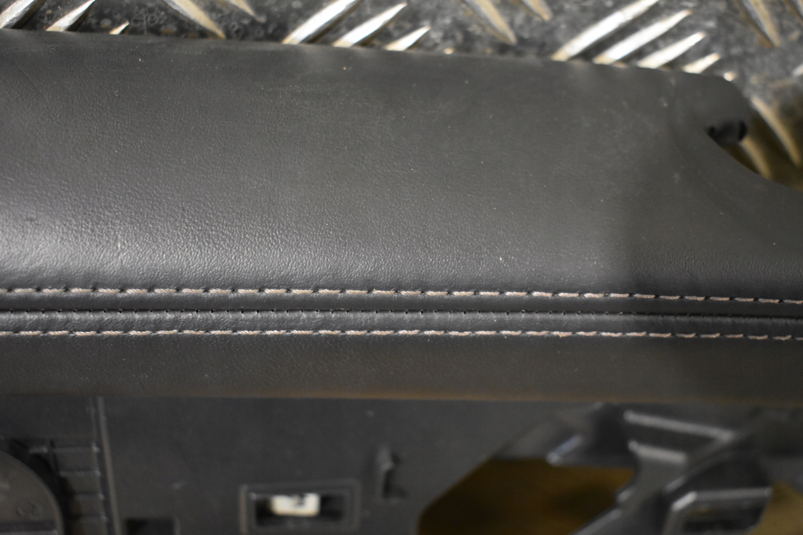 IDEALNA upholstery side door front left leather BMW G11 1