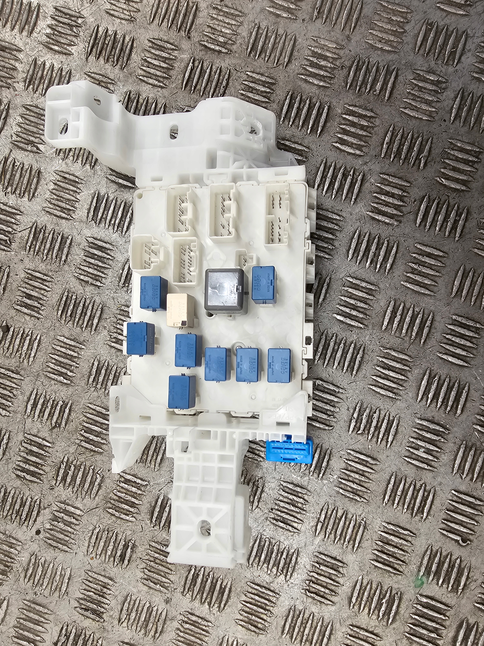 SUZUKI S-CROSS 1.4 HYBRYDA Module fusibles AA1A-4881