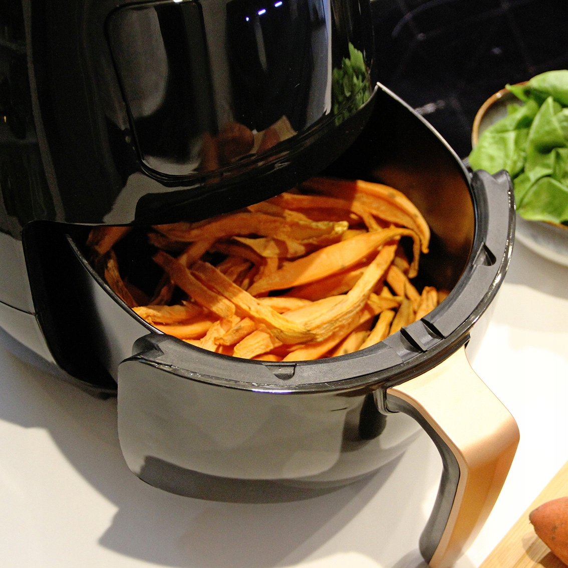 Frytkownica beztłuszczowa panel dotykowy 5 programów WARM czarno/złota Pojemność 4.5 l