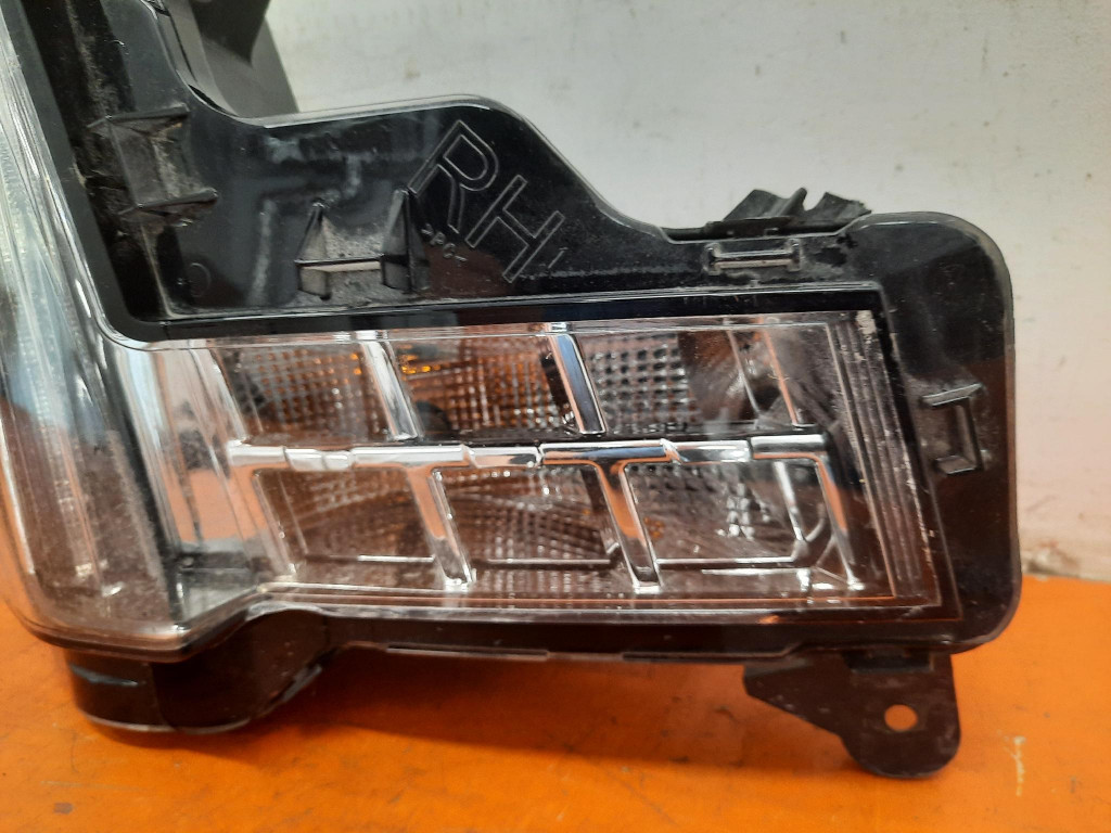 Cadillac ESCALADE IV 14-20 правая перед ГАЛОГЕН правый передний