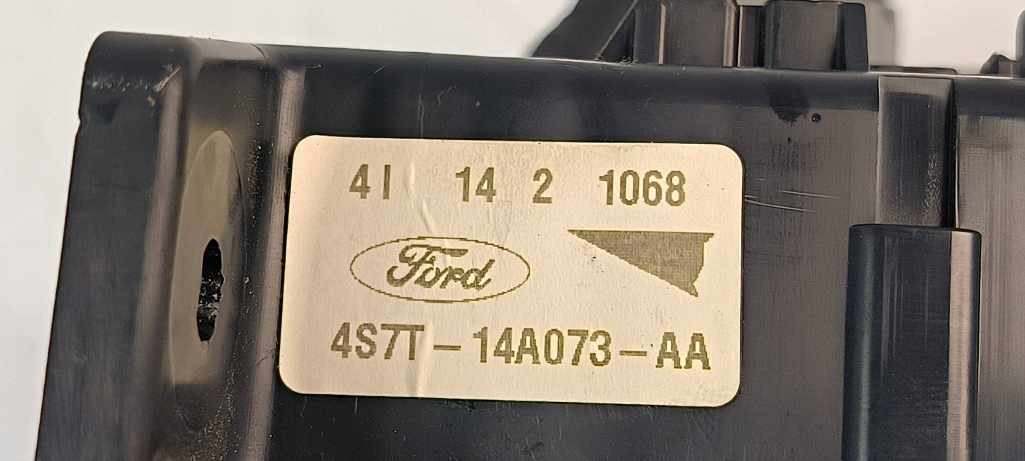 Module fusibles 4S7T-14A073-AA FORD MONDEO MK3