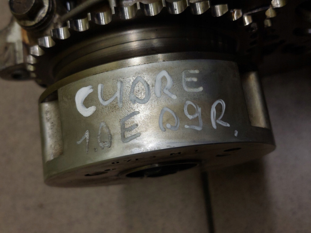 DAIHATSU CUORE 1.0 head. of the engine