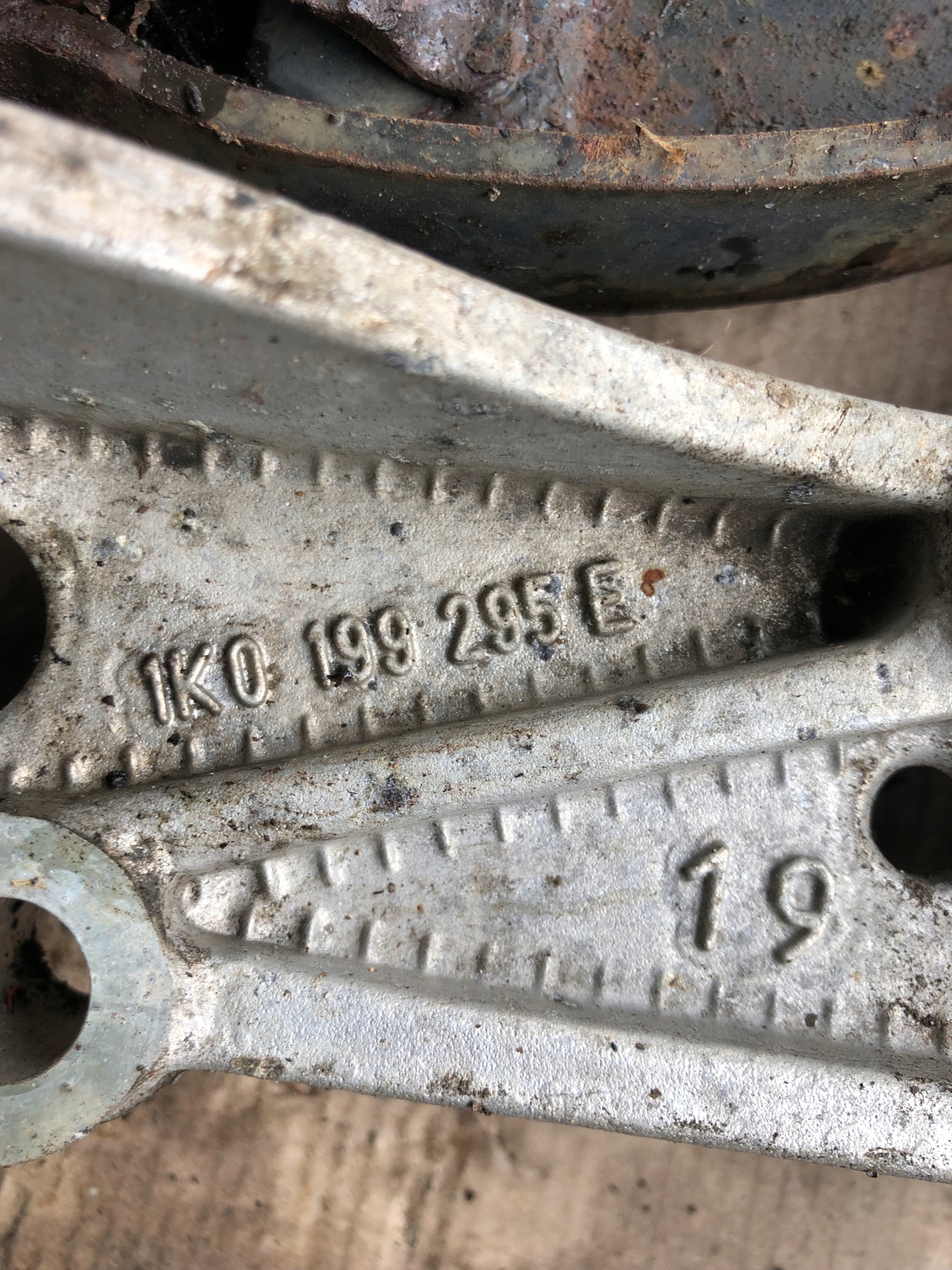 Querlenker VW SKODA AUDI 1K0407189E 1K0199295E