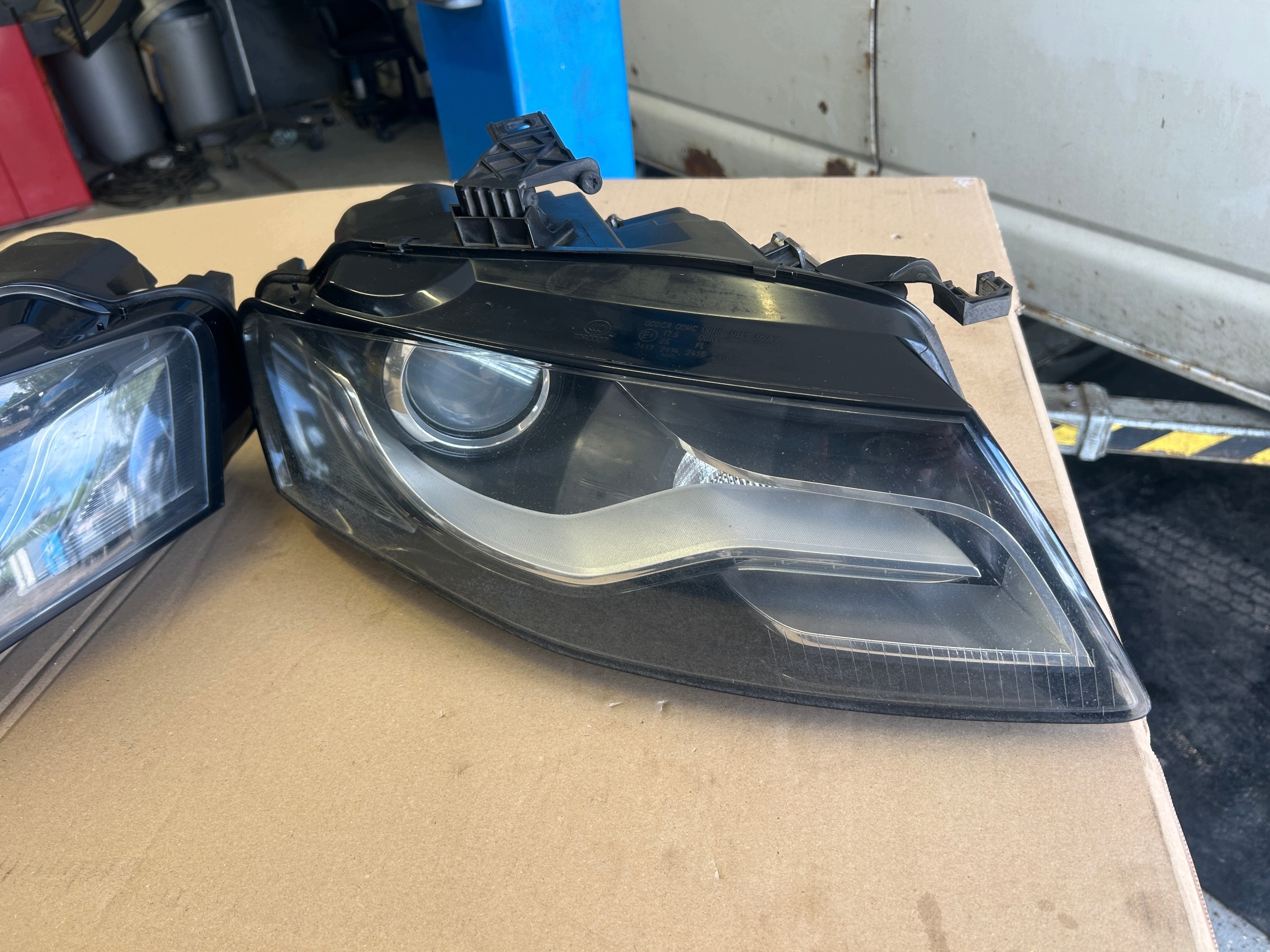 AUDI A4 B8 lights front XENON KOMPLET EUROPA