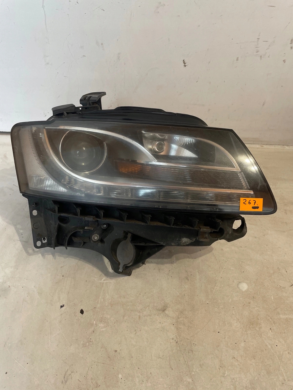 damaged light front front right Audi A5 8T Xenon UK