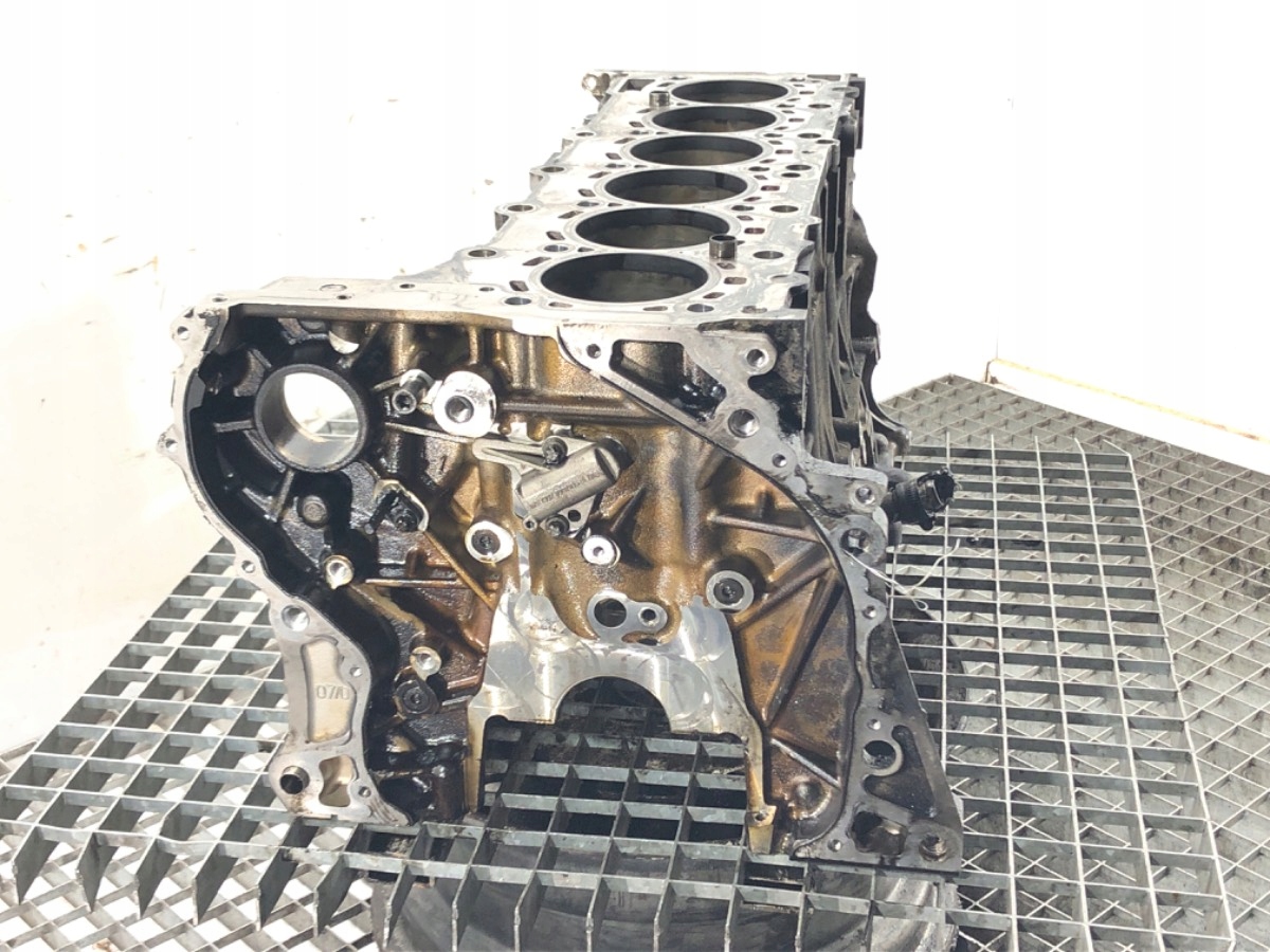 BLOK SILNIKA BMW X5 E70 06-13 40d 225kW 306KM 2012 7799978 N57D30A Producent części OEM
