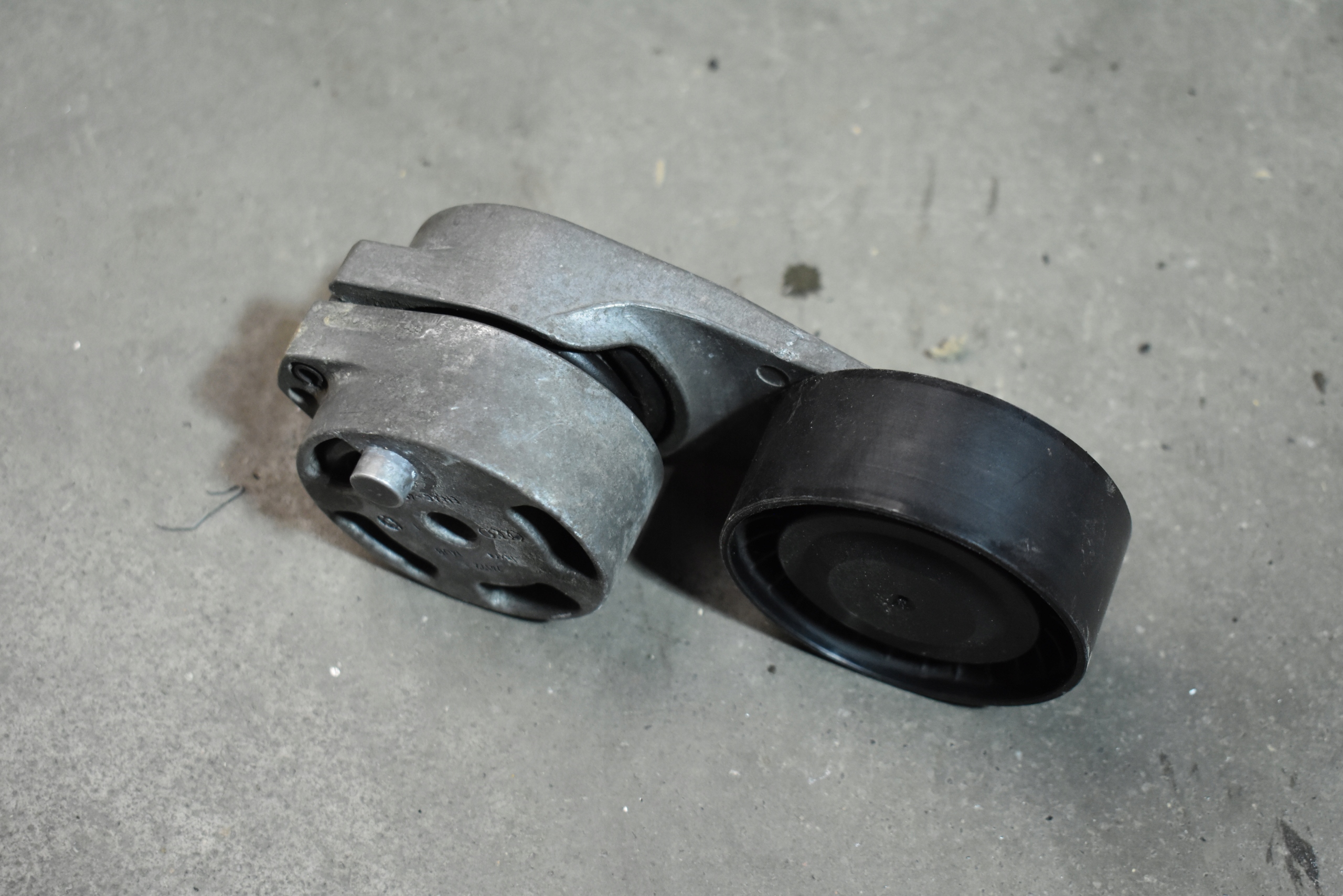 IDEALNY Spanner Riemenspanner Spannelement AUDI PORSCHE 1