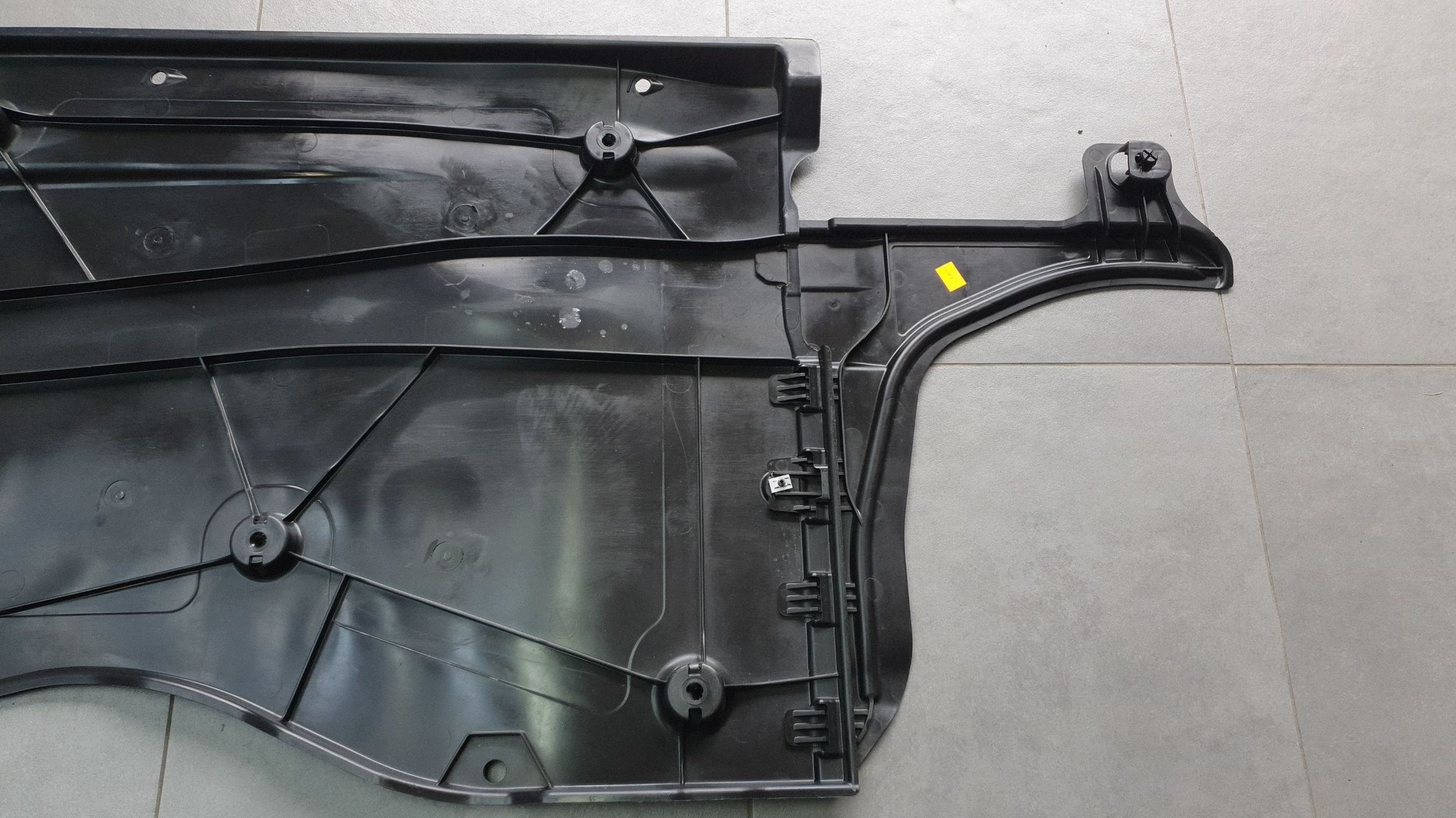 Audi A3 8Y hb cover chassis side right 5WA825202H