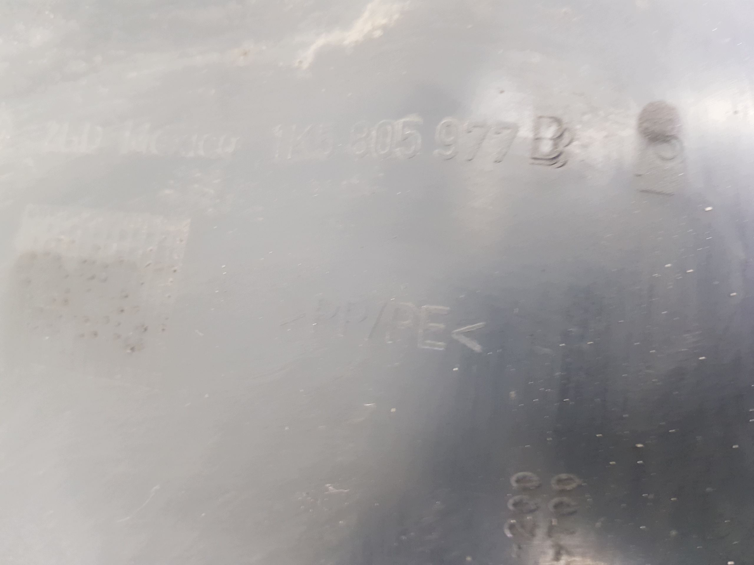 mudguard left front VOLKSWAGEN GOLF 6 1K5805977B