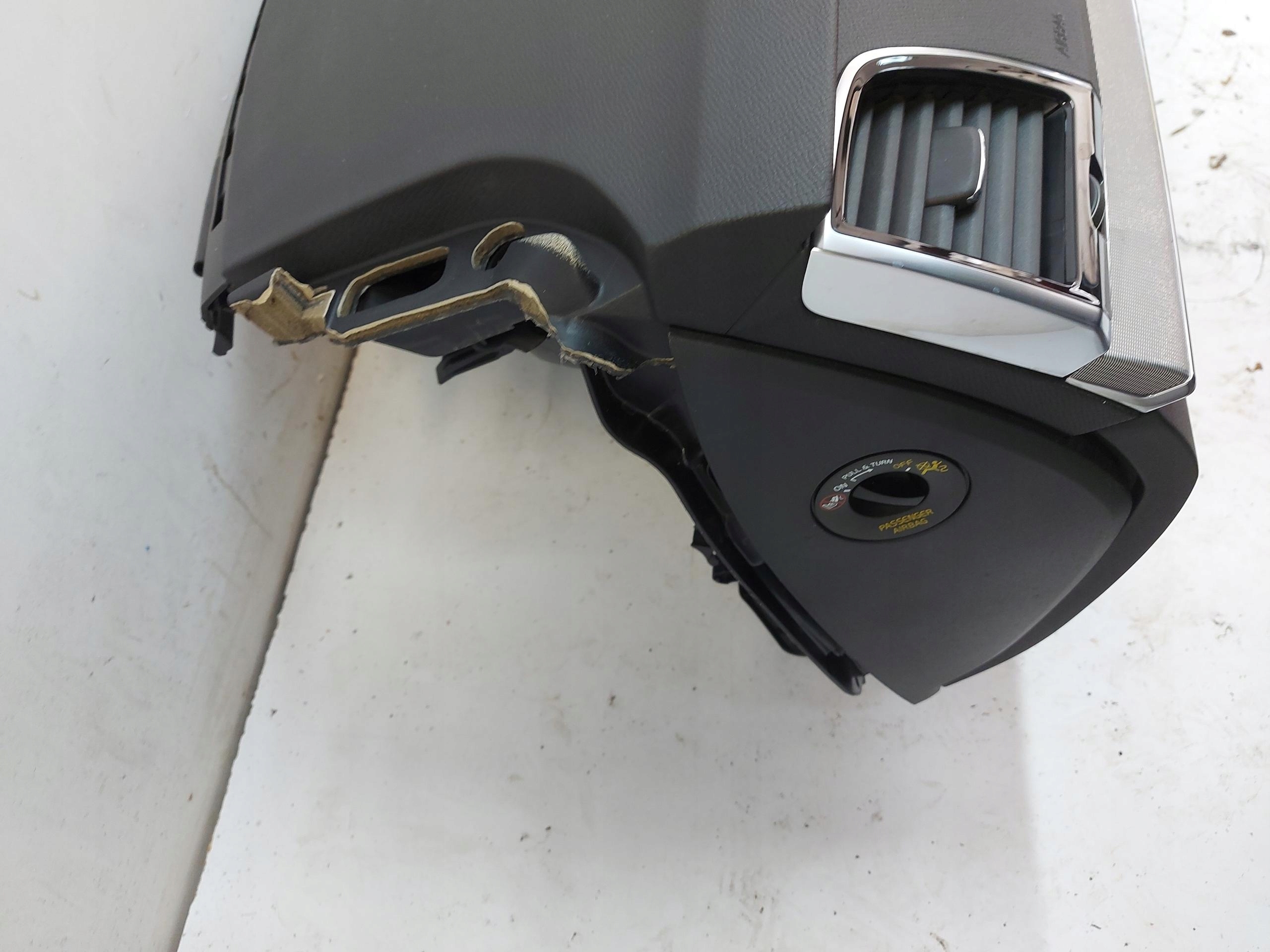 Volvo XC90 II D5 dashboard instrument panel cockpit pulpit UK RHD
