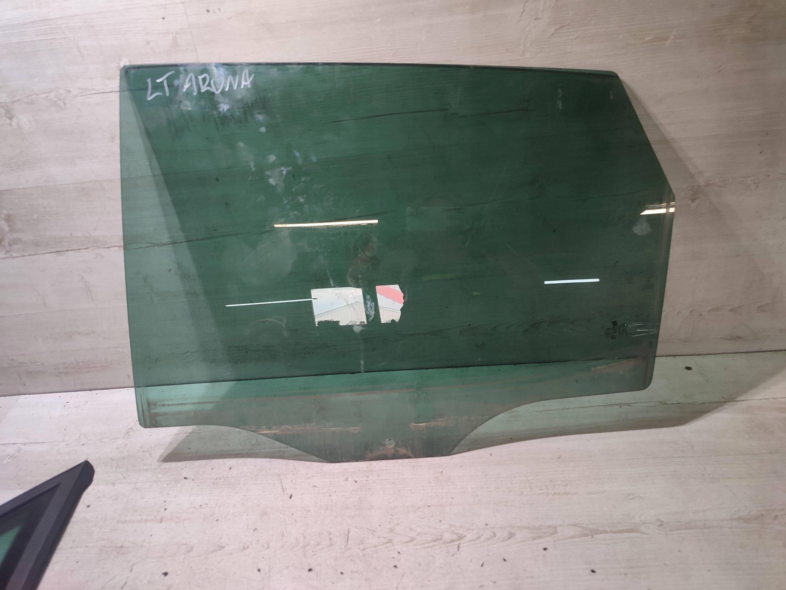 Seat Arona 2019 rear part side left window door tylnych