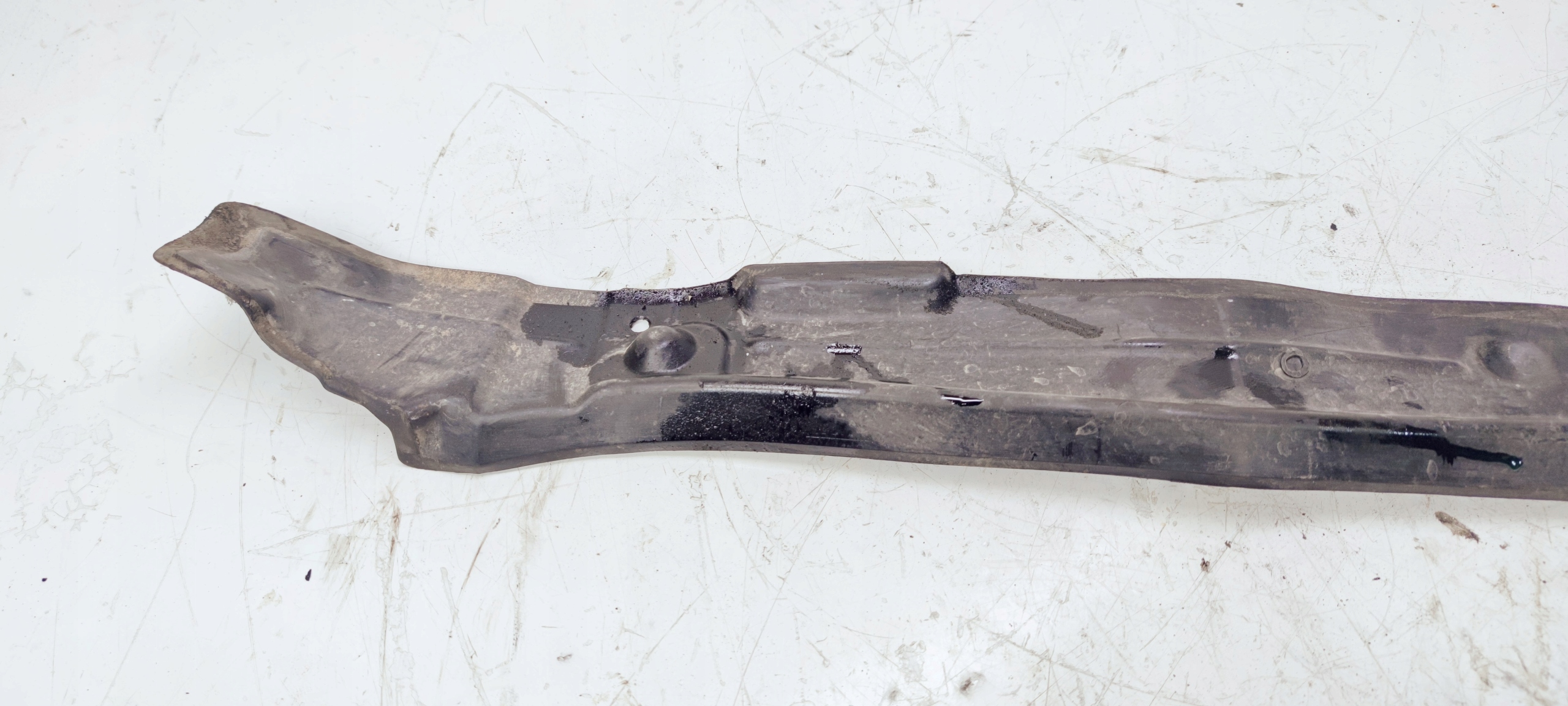 hangszigetelő sárvédöt bal AUDI Q7 4L0821111